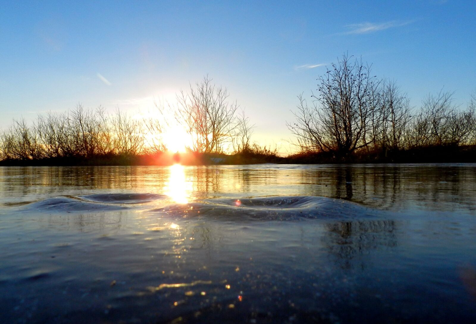Nikon Coolpix P500 sample photo. Lake, tracks, freezing photography