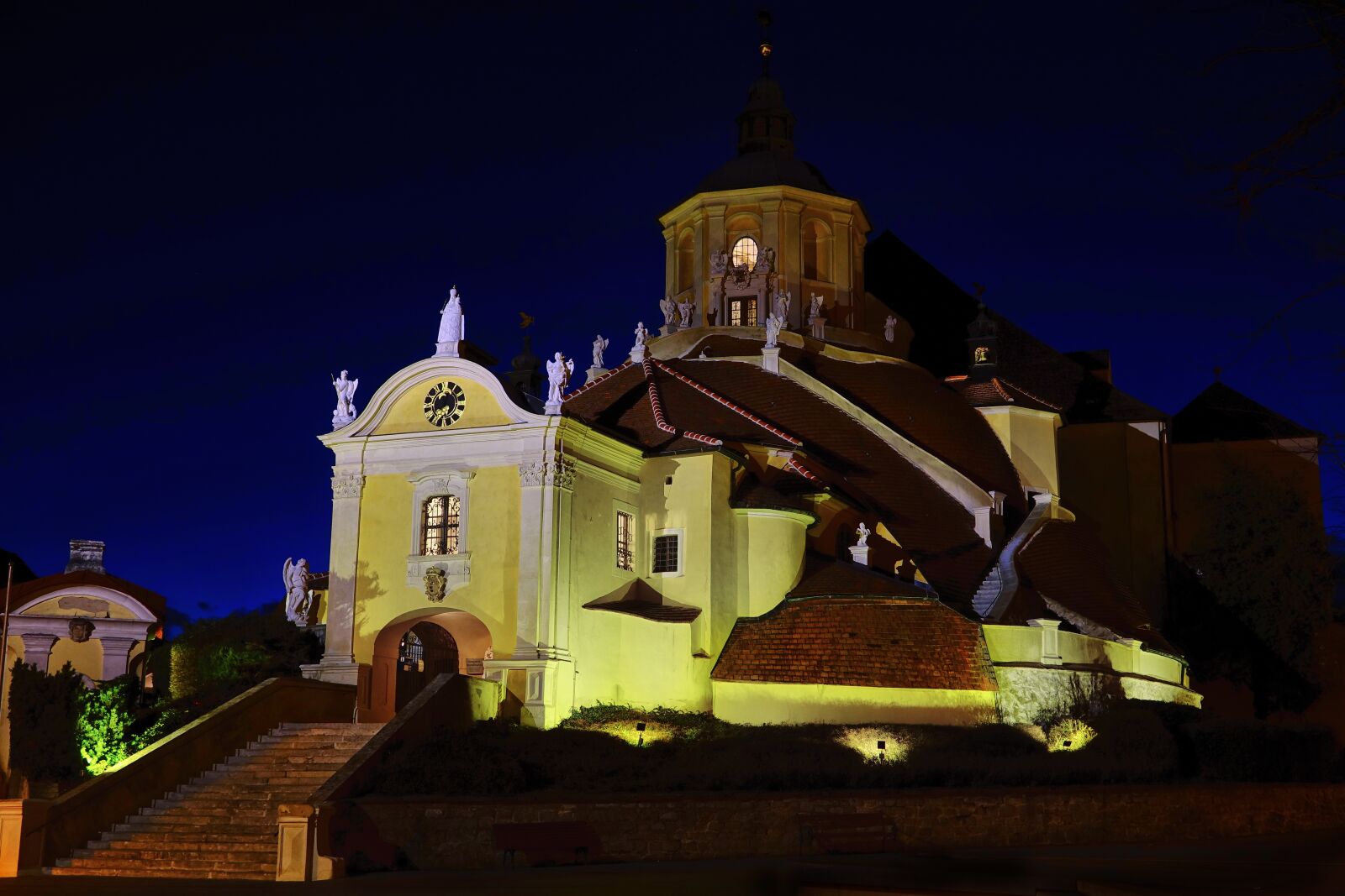 Sony Cyber-shot DSC-RX10 III sample photo. Architecture, church, night photograph photography