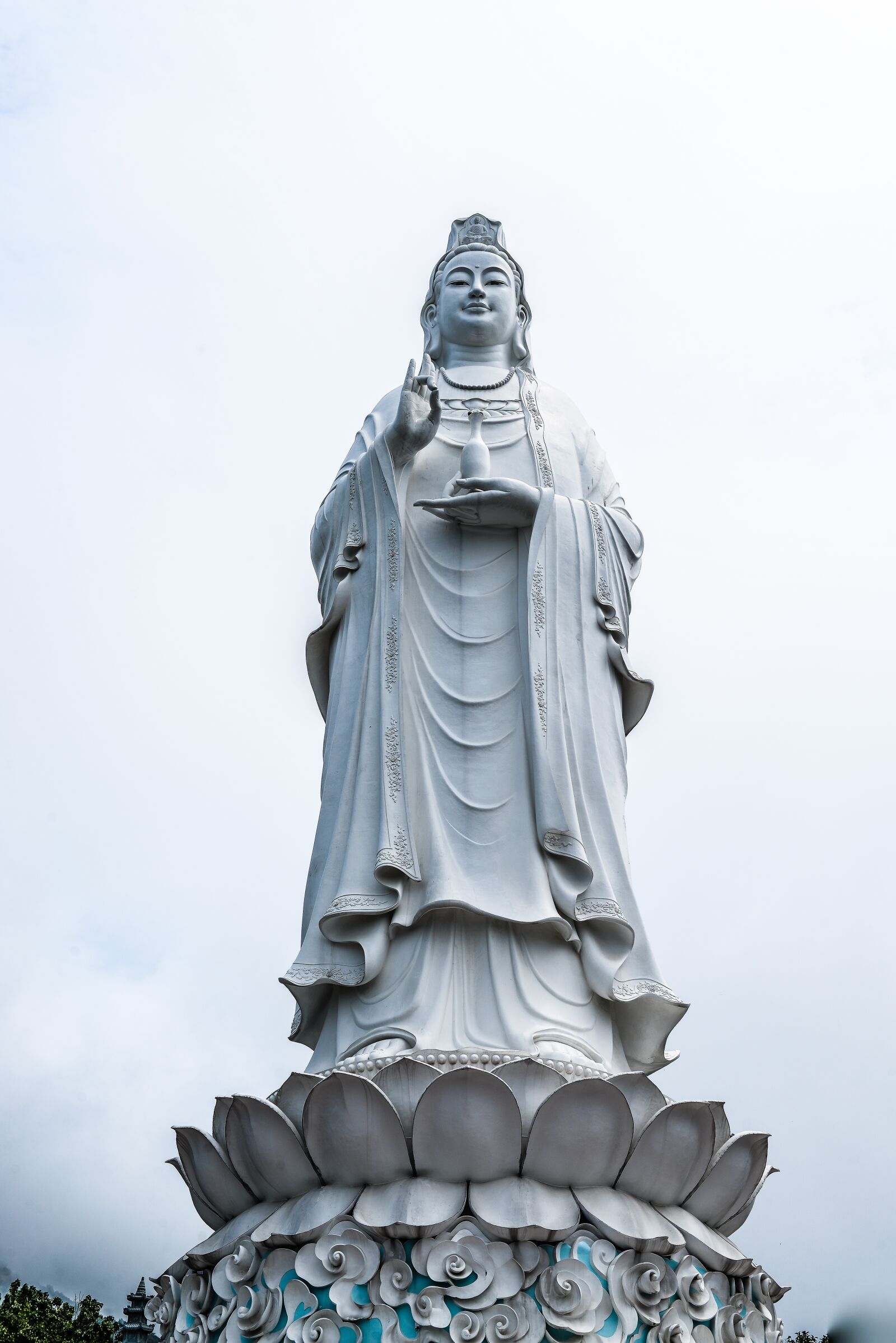 Nikon D610 sample photo. Pagoda, statue, bodhisattva photography