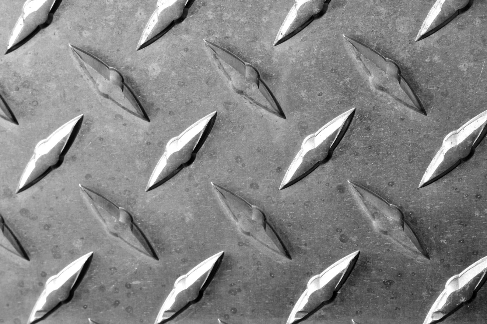 f/3.5-5.6 IS sample photo. Textured metal, aluminium photography
