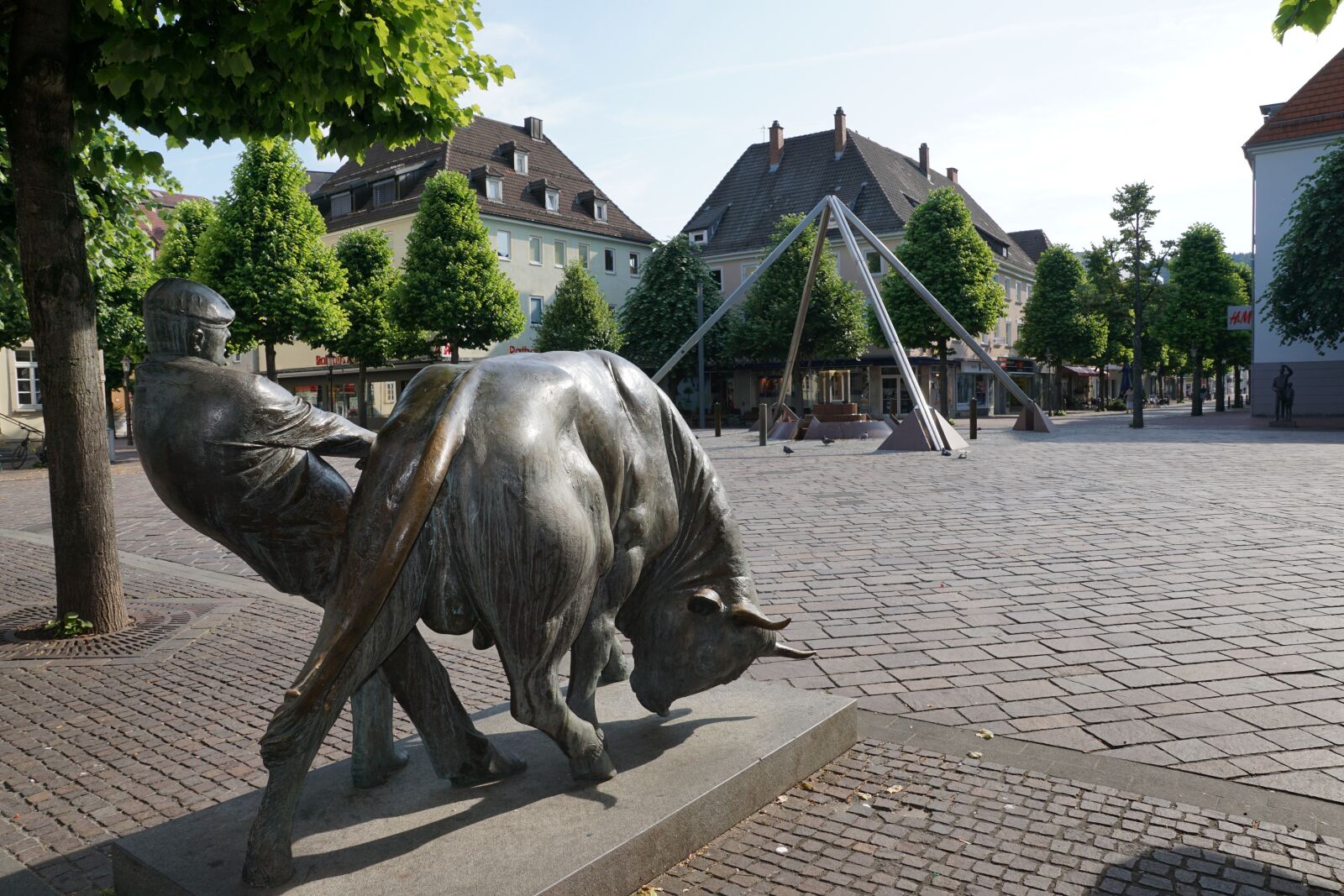 Sony DT 16-50mm F2.8 SSM sample photo. Statue, bull, tuttlingen photography