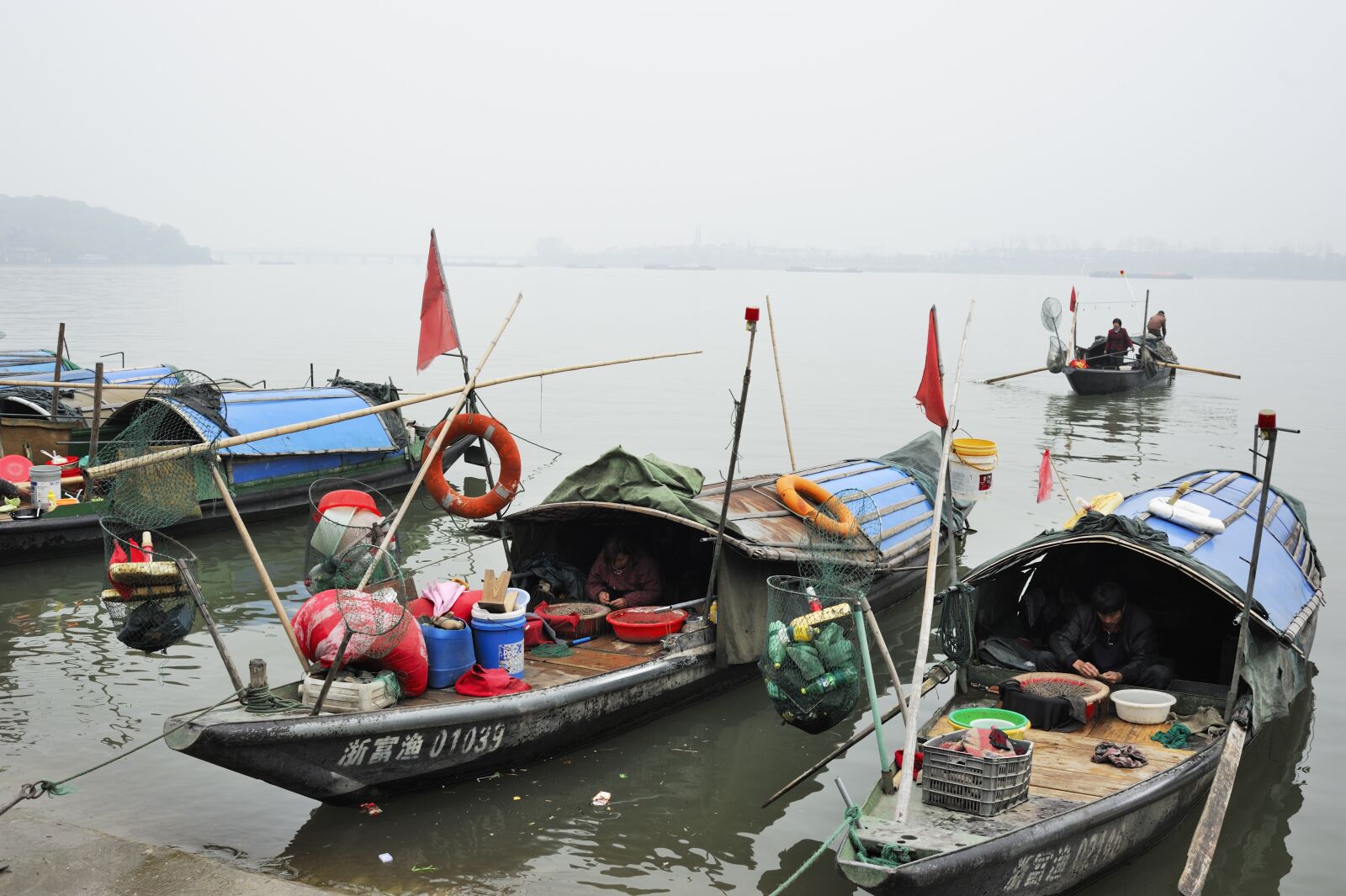 Nikon D700 sample photo. Fishermen, catching the sea photography