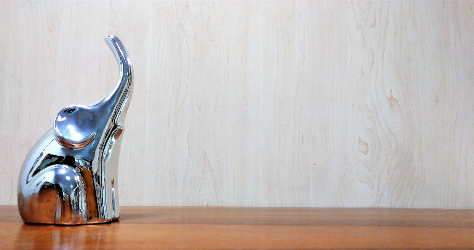 LG G5 sample photo. Elephant, metal, deco photography