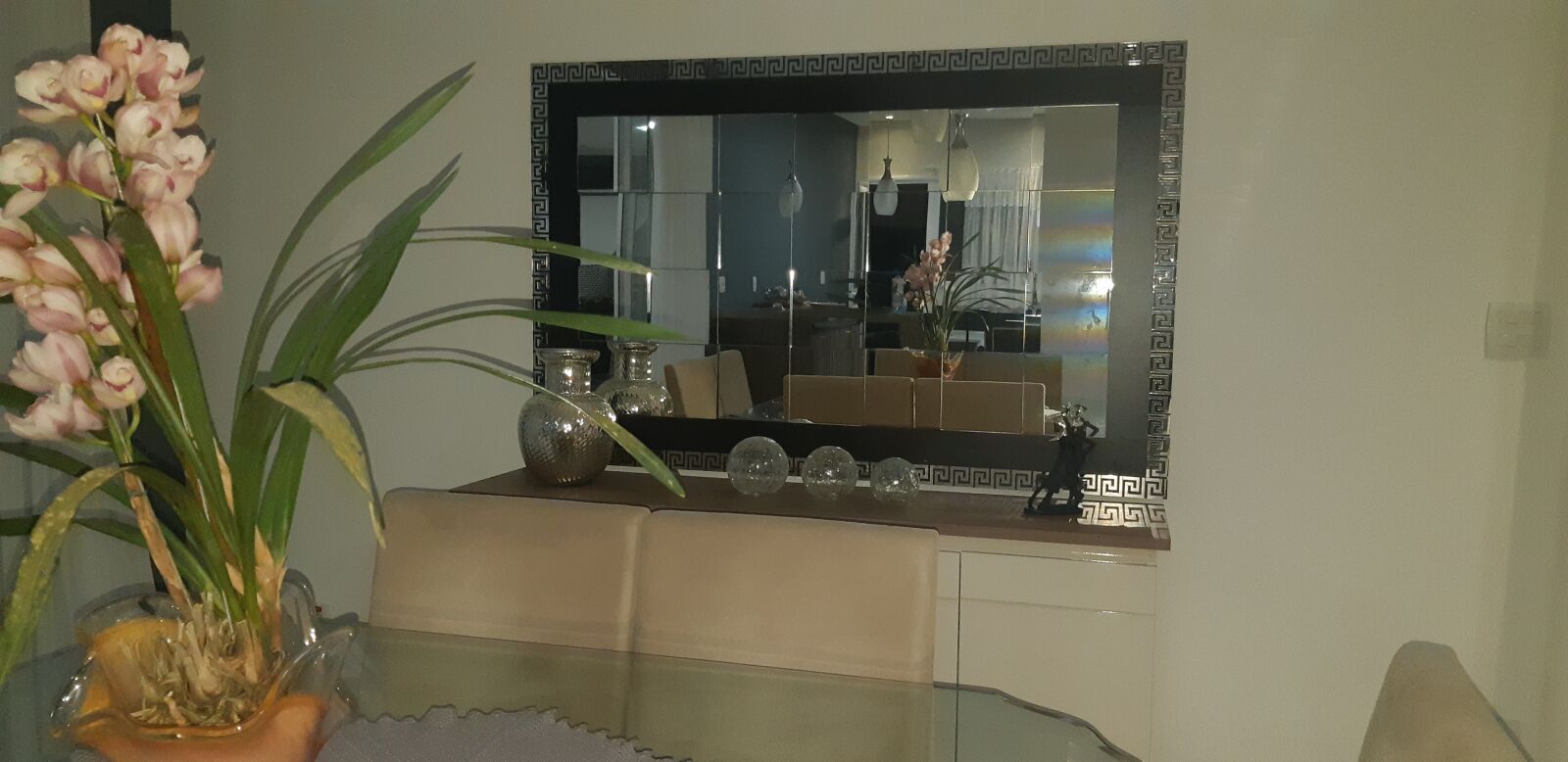 Samsung Galaxy A8(2018) sample photo. Flowers, furniture, mirror photography