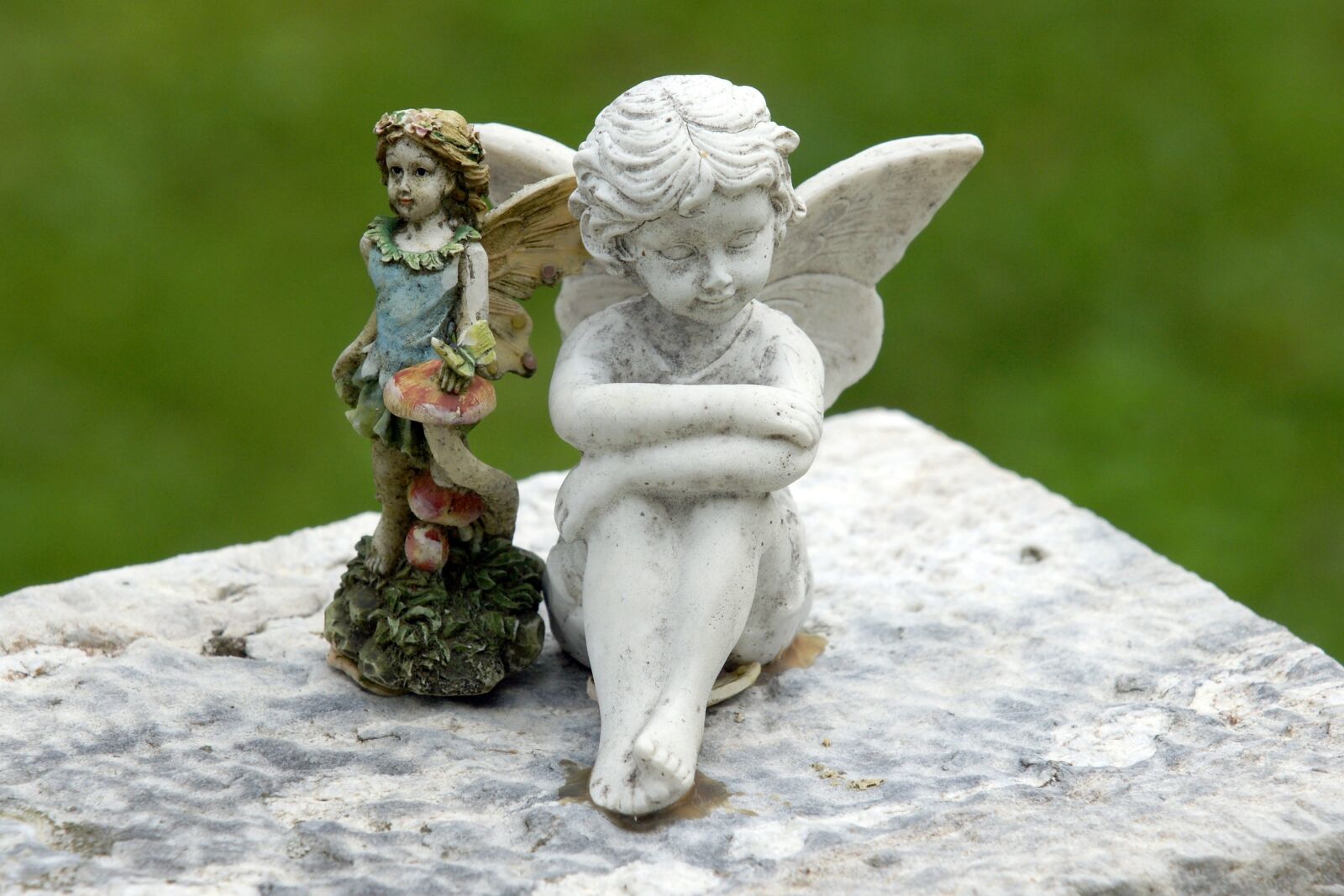 Sony Alpha DSLR-A700 sample photo. Angel, grabschmuck, reflection photography