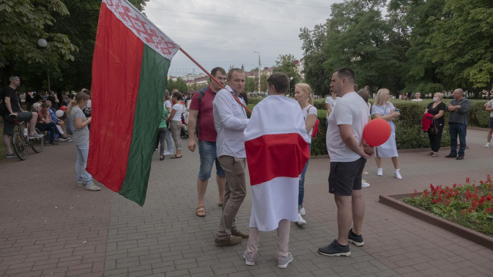 Sony Cyber-shot DSC-RX10 IV sample photo. Belarus, protest, flags photography