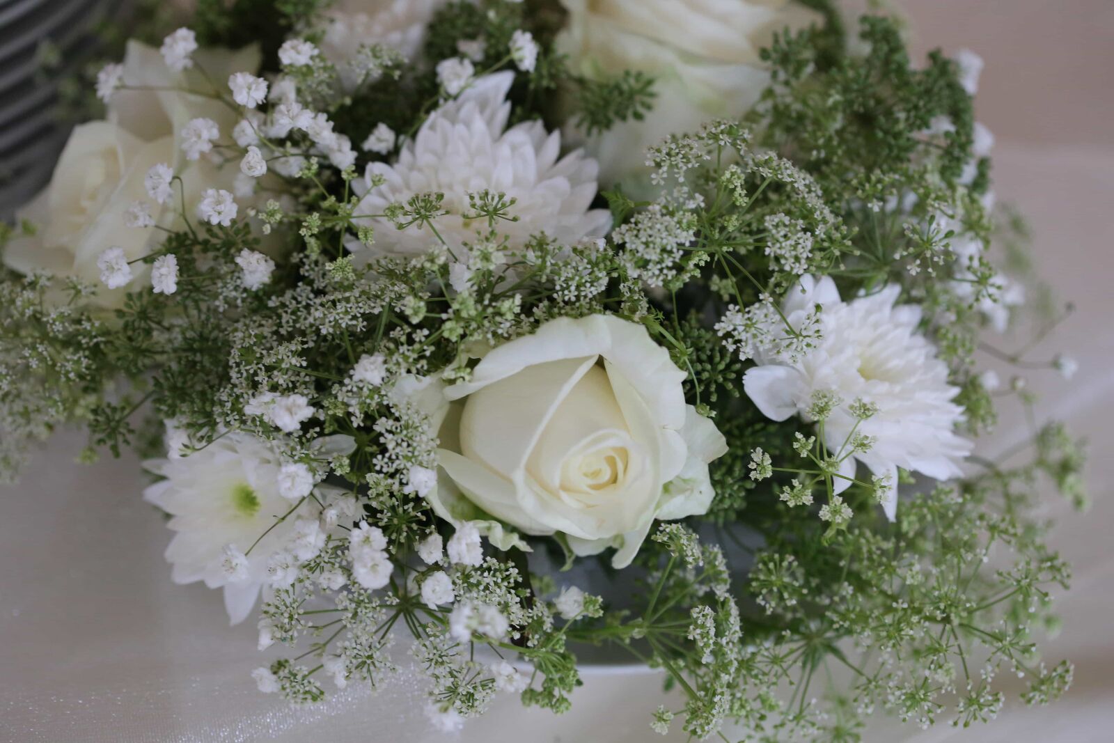 Canon EF 100mm F2.8 Macro USM sample photo. Decorative, silk, tablecloth, vase photography