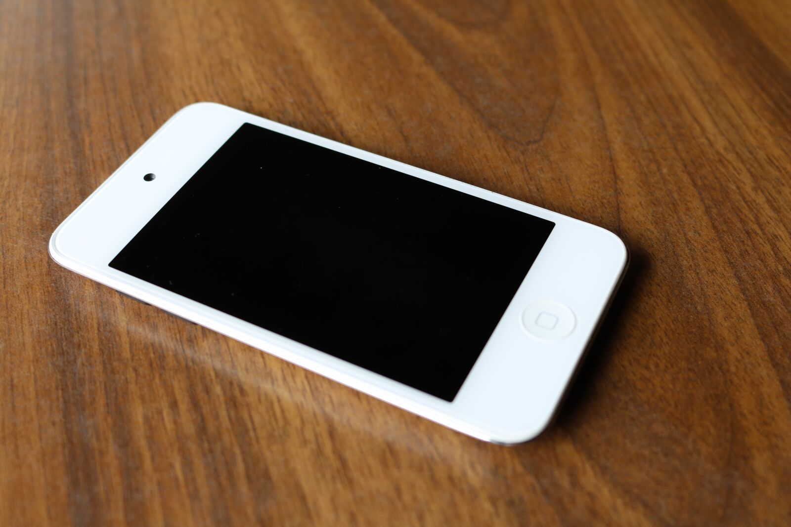 Canon EOS 750D (EOS Rebel T6i / EOS Kiss X8i) sample photo. Ipod touch, apple, technology photography