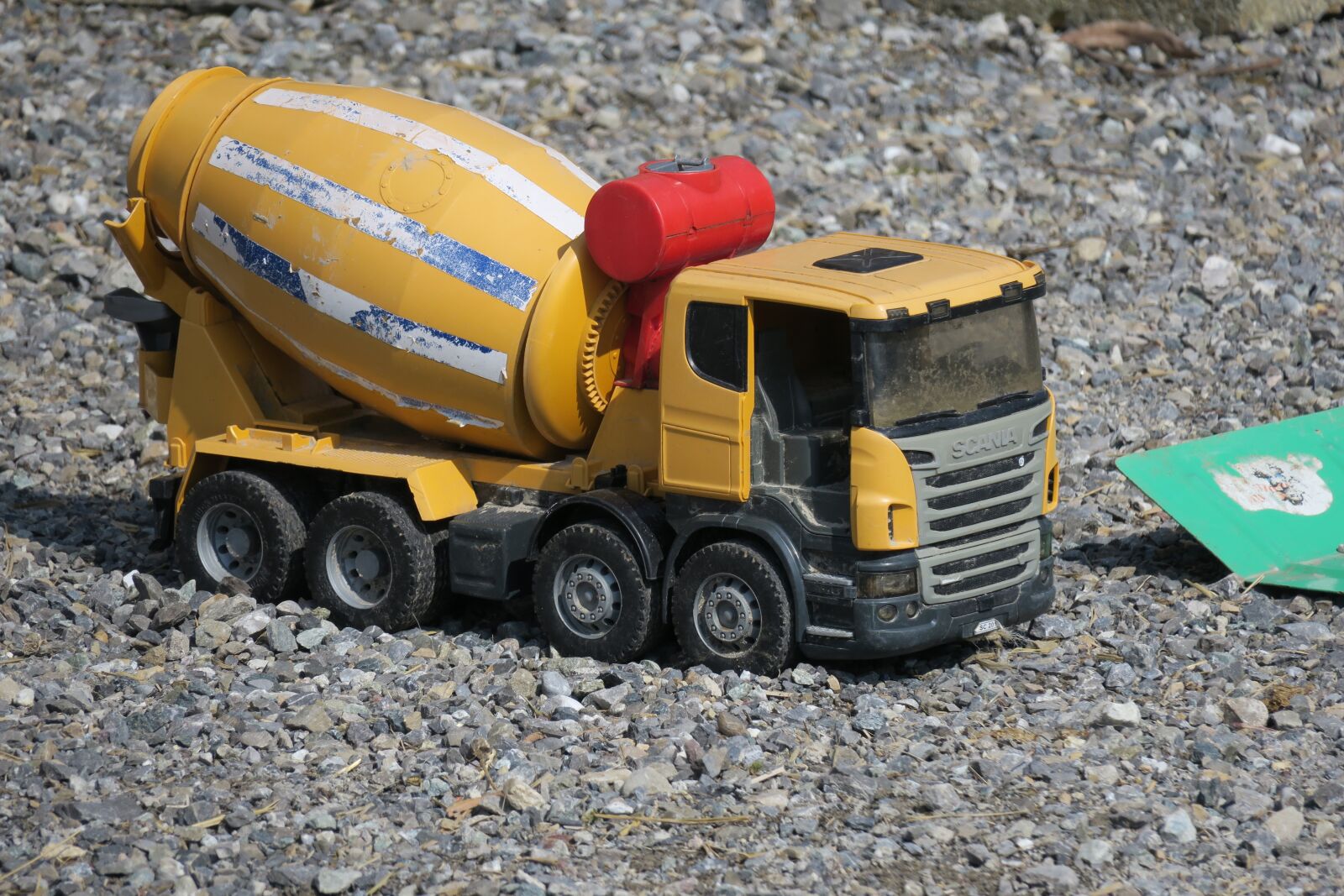 Canon PowerShot G3 X sample photo. Concrete mixer, toys, transport photography