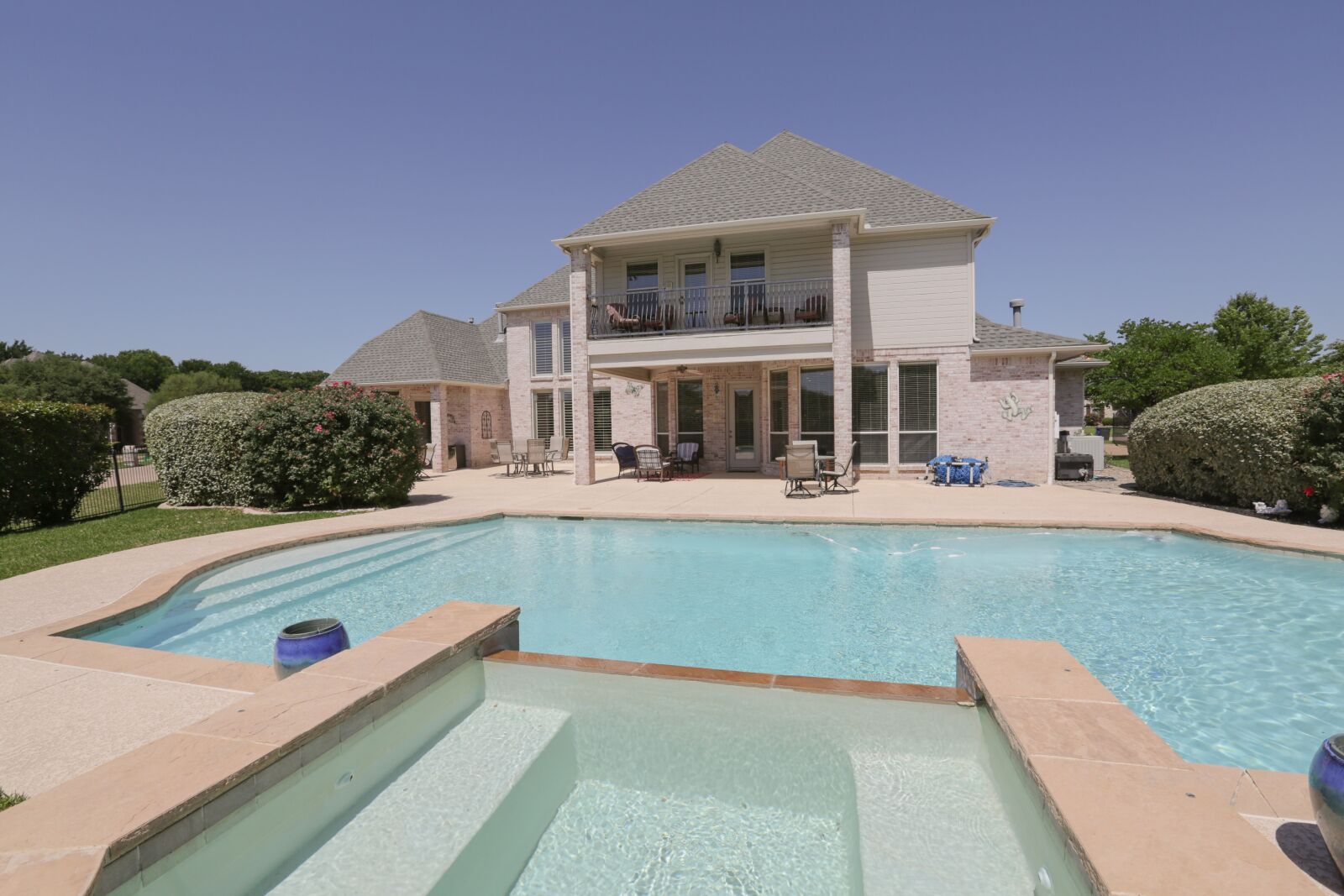 Canon EF 16-35mm F2.8L II USM sample photo. Pool, backyard, swimming pool photography