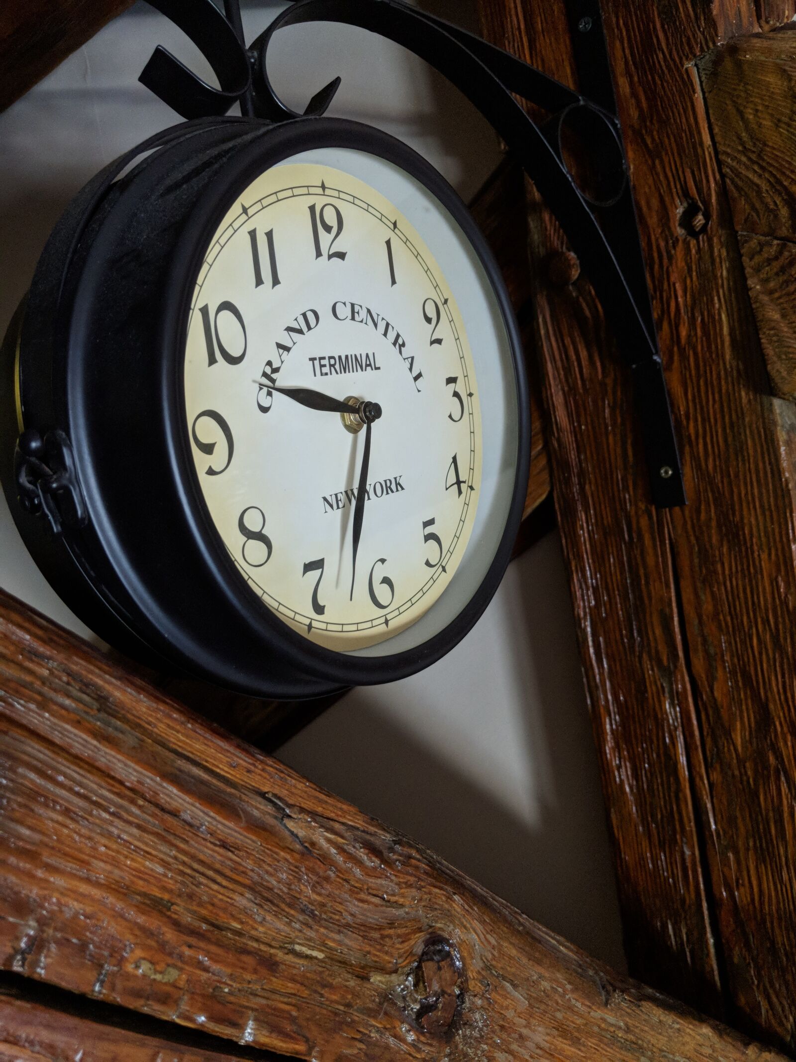 Google Pixel 2 XL sample photo. Clock, wood, time photography
