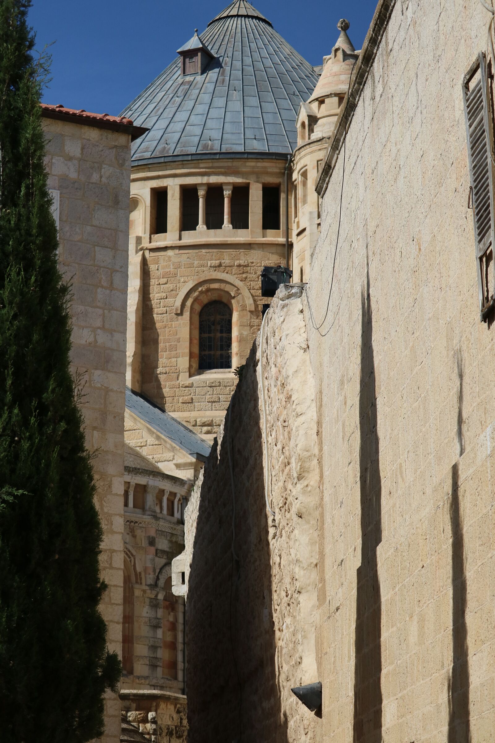 Canon EOS M3 + Canon EF-S 55-250mm F4-5.6 IS STM sample photo. Dormition abbey, jerusalem, monks photography