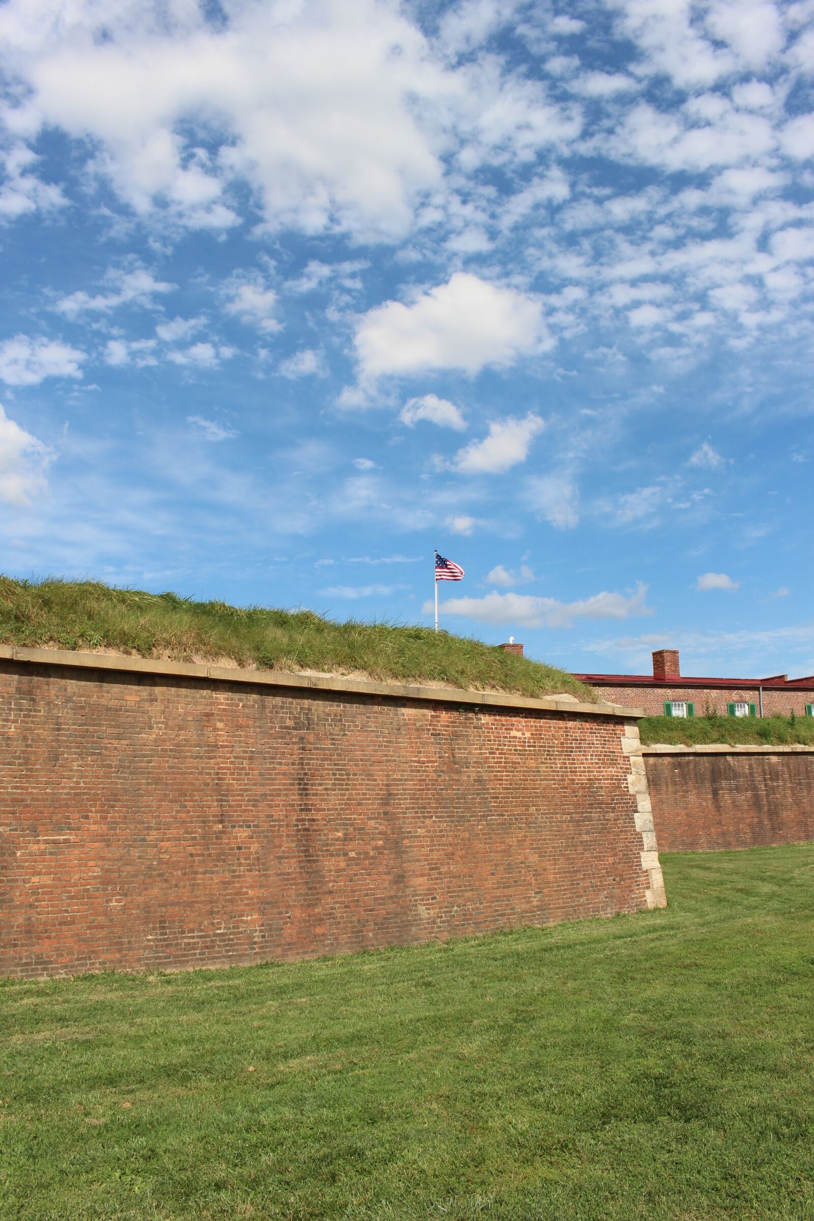 Canon EOS 100D (EOS Rebel SL1 / EOS Kiss X7) sample photo. Mchenry, 1812, flag photography