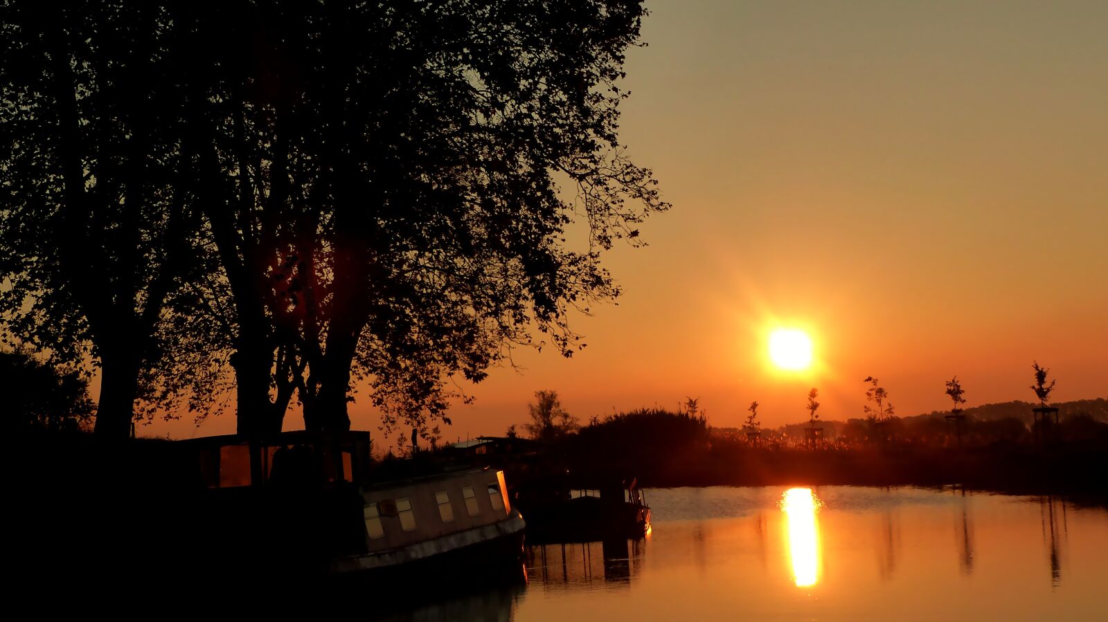 Panasonic Lumix DMC-FZ200 sample photo. Sunrise, canal du midi photography