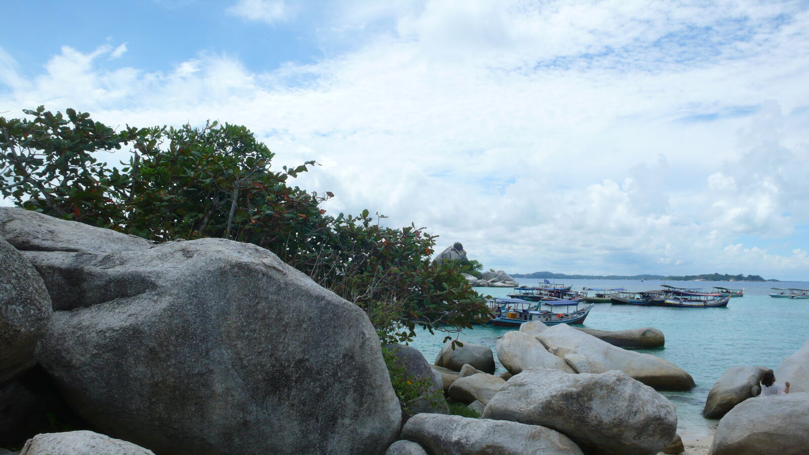 Panasonic DMC-LX2 sample photo. Beach, belitung, boats, granite photography