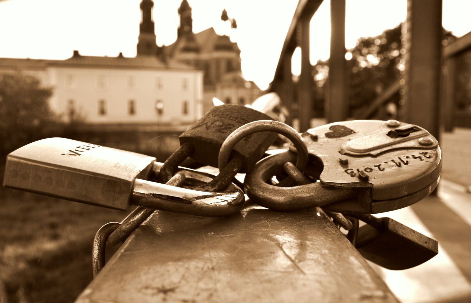 Nikon D3100 sample photo. Sepia, by wlodek, monument photography