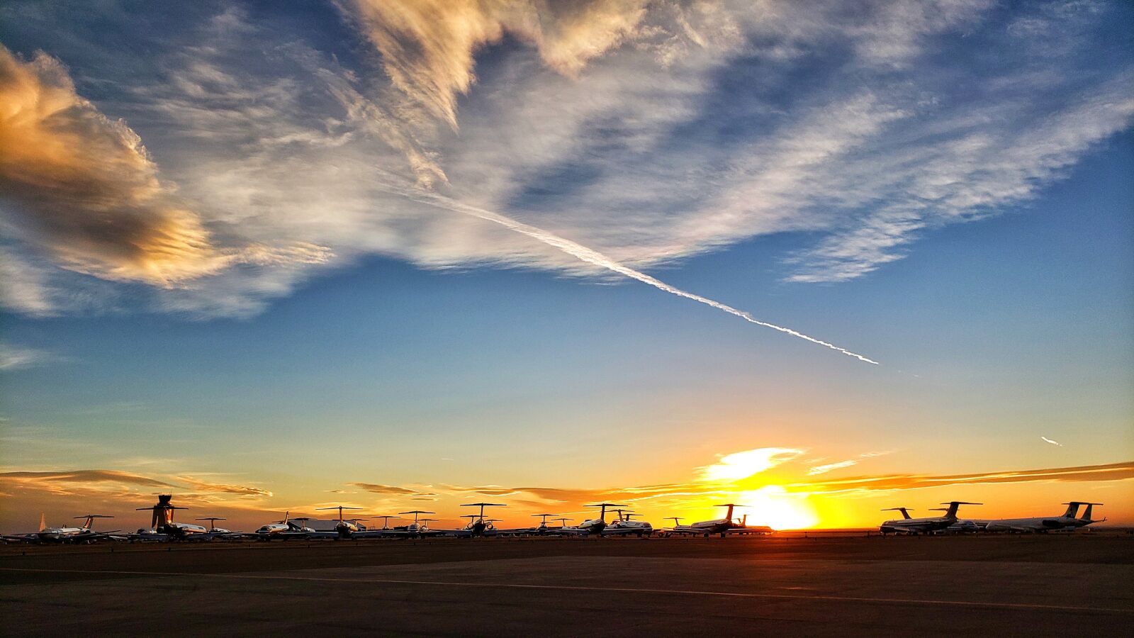 Samsung Galaxy S9 sample photo. Airplane, aviation, private jet photography