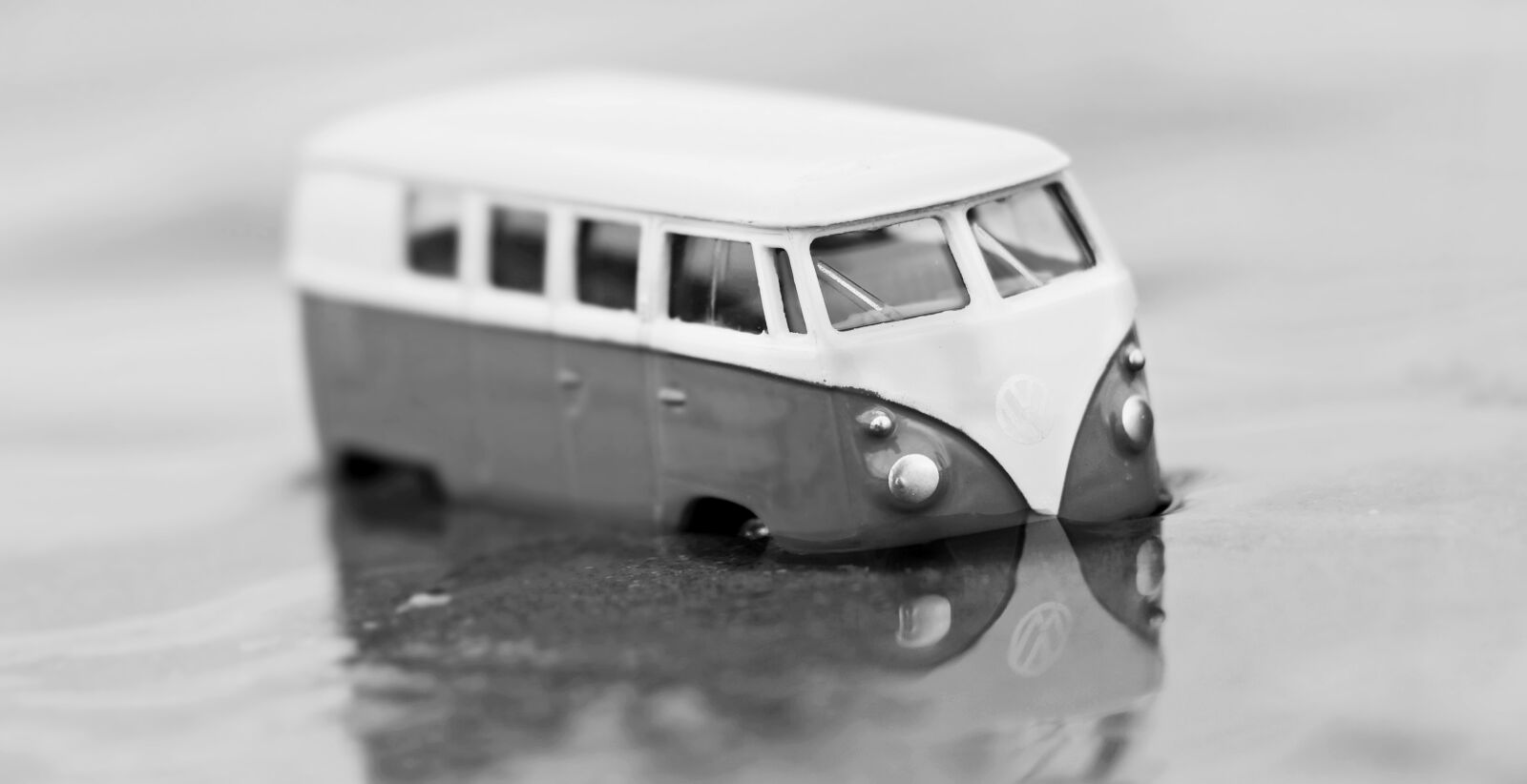 Canon EOS 100D (EOS Rebel SL1 / EOS Kiss X7) sample photo. Auto, toy car, bus photography