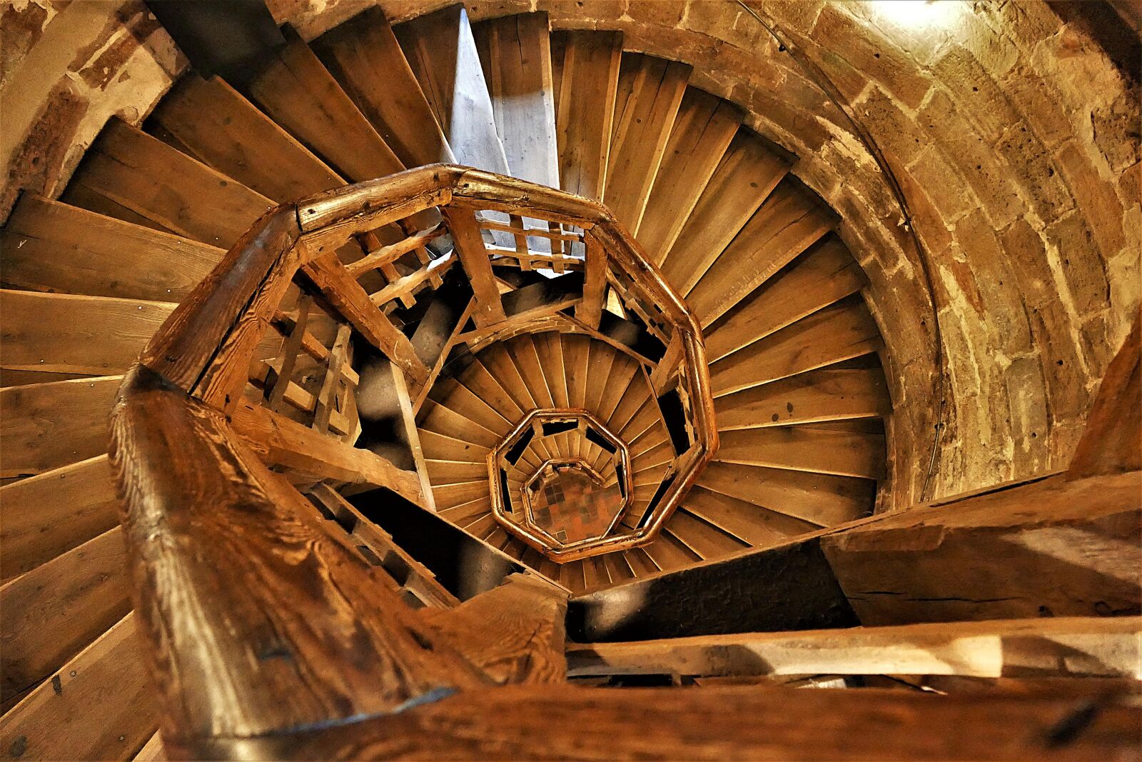 Panasonic Lumix DMC-FZ1000 sample photo. Spiral staircase, wood, emergence photography