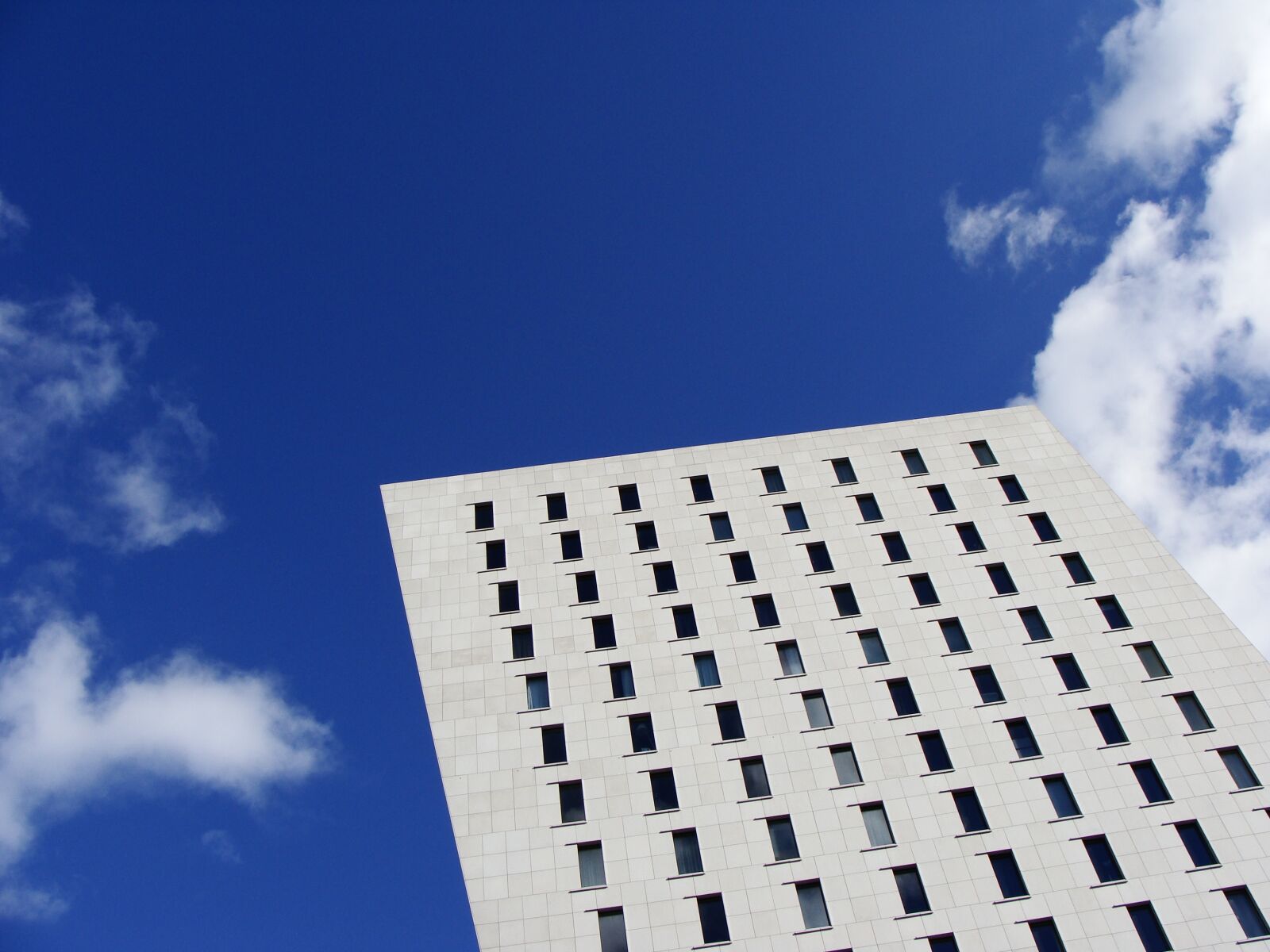 Sony Cyber-shot DSC-H10 sample photo. Architecture, building, sky photography