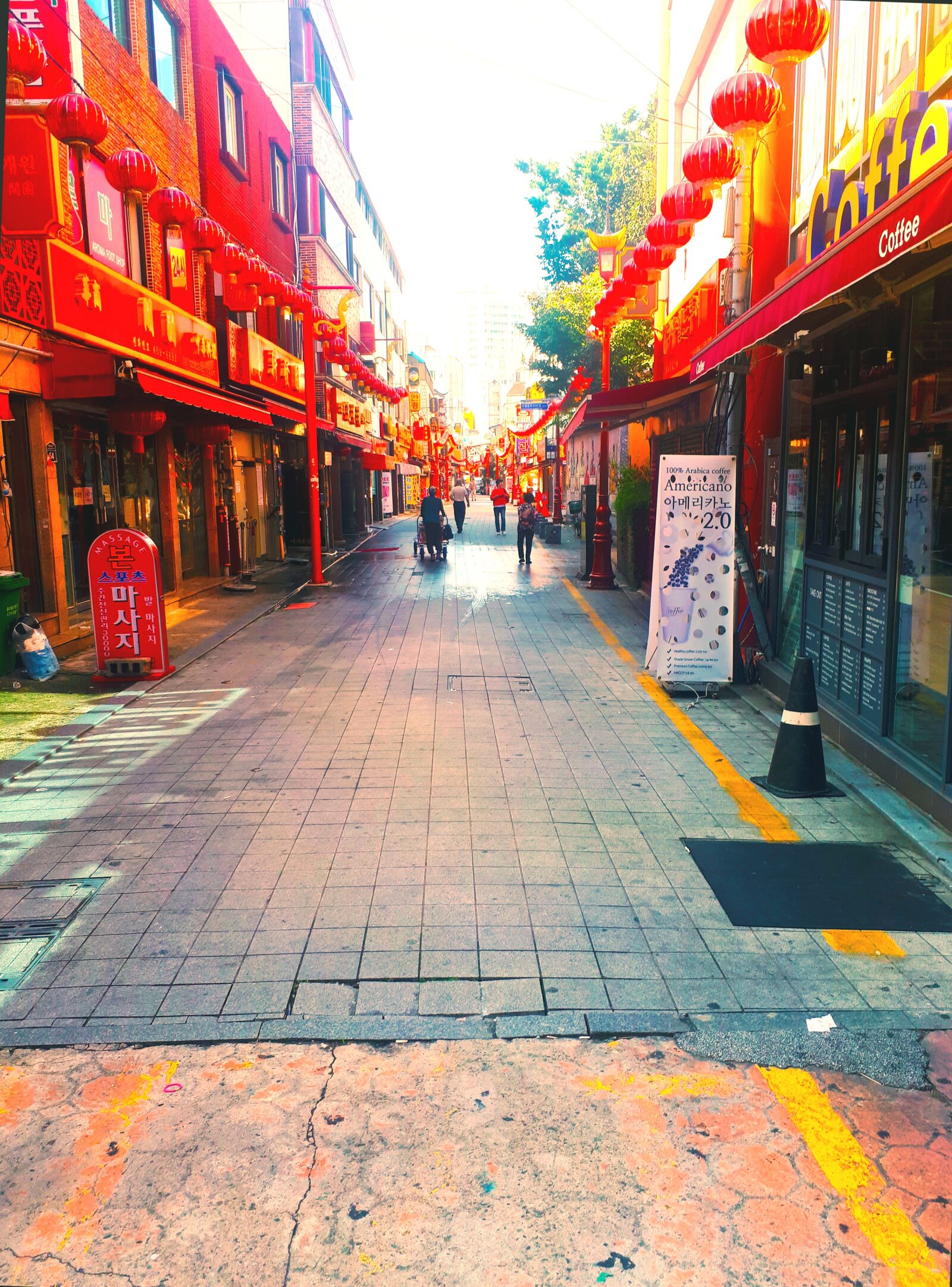 Samsung Galaxy A5(2017) sample photo. China town, street, balance photography