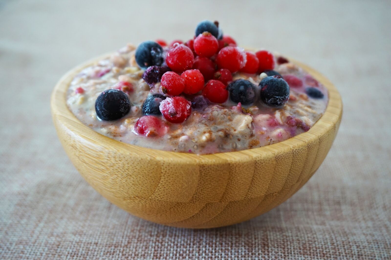 Sony Alpha a5000 (ILCE 5000) sample photo. Oats, overnight oats, porridge photography