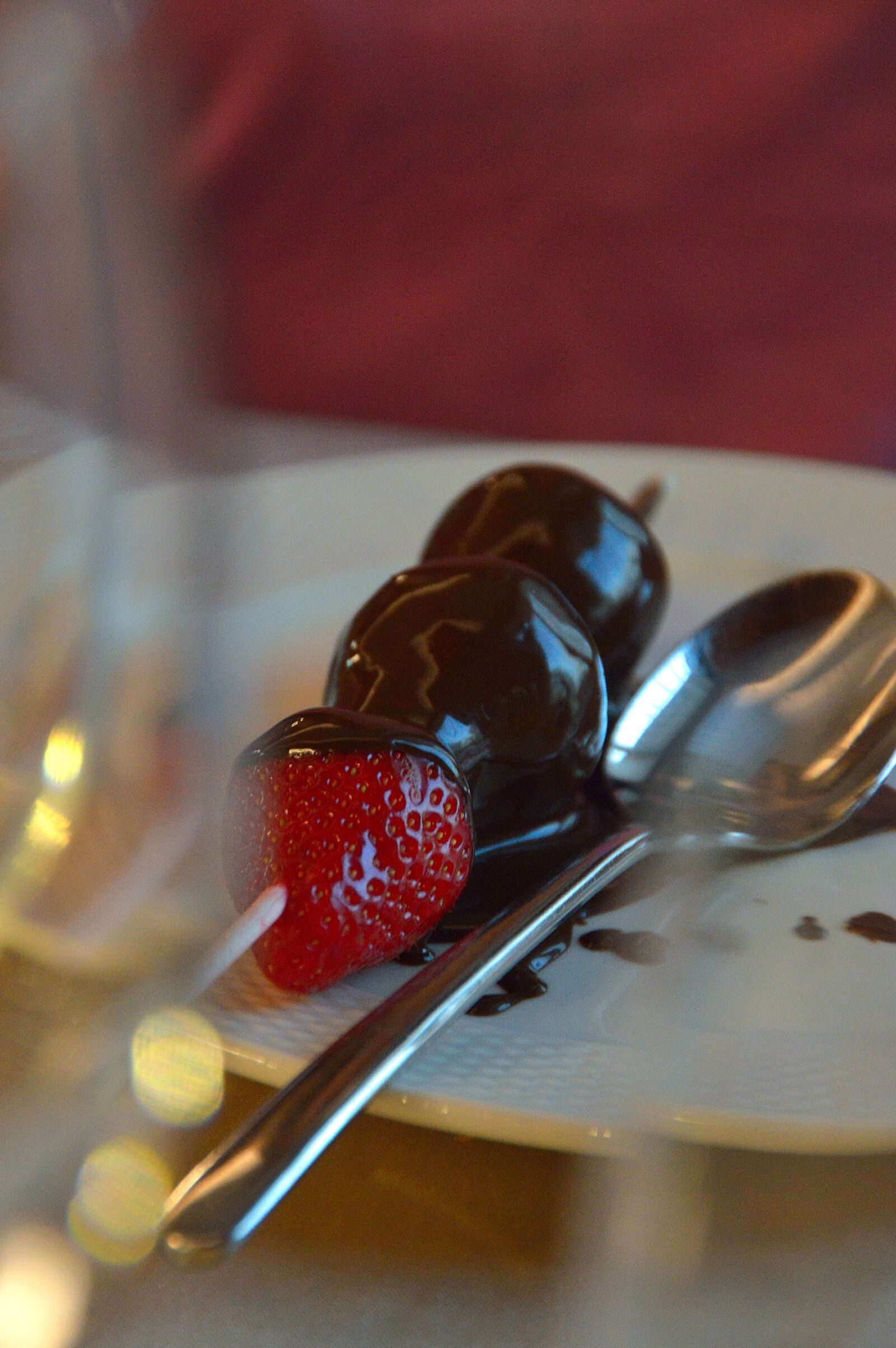 Nikon D3200 sample photo. Strawberry, chocolate, food photography