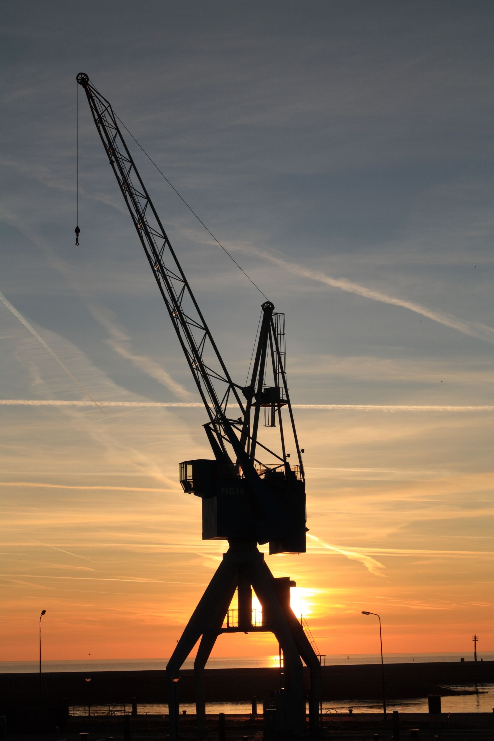 Canon EOS 1000D (EOS Digital Rebel XS / EOS Kiss F) sample photo. Netherlands, harlingen, crane photography