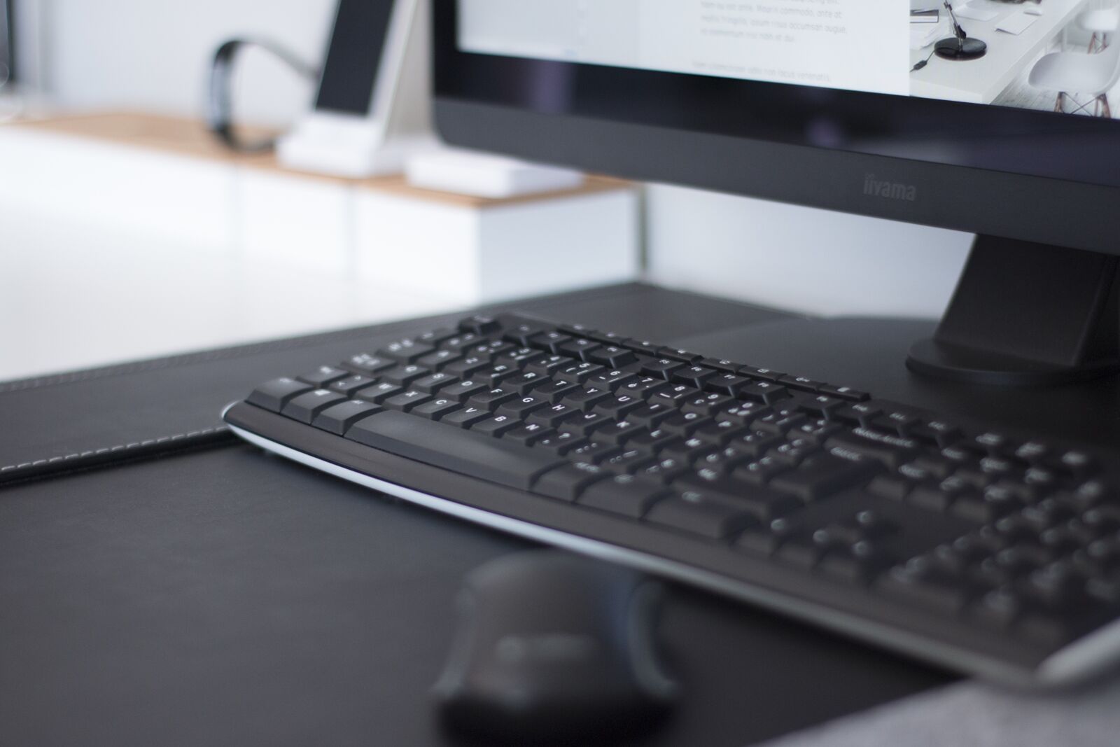 Canon EOS 70D sample photo. Office, work, workspace photography