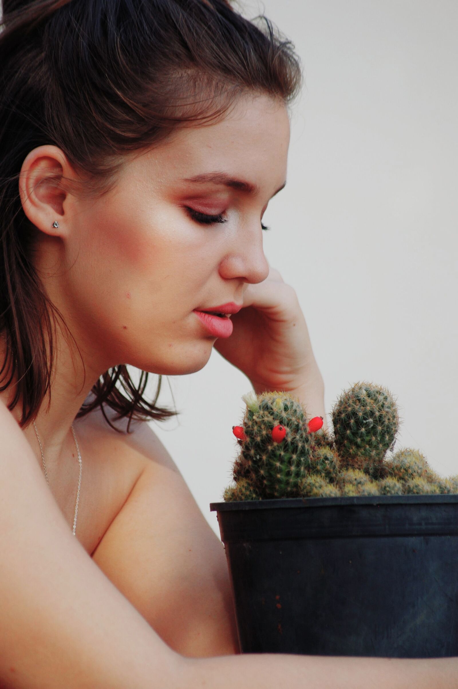 Pentax K100D Super sample photo. Women, young, cactus photography