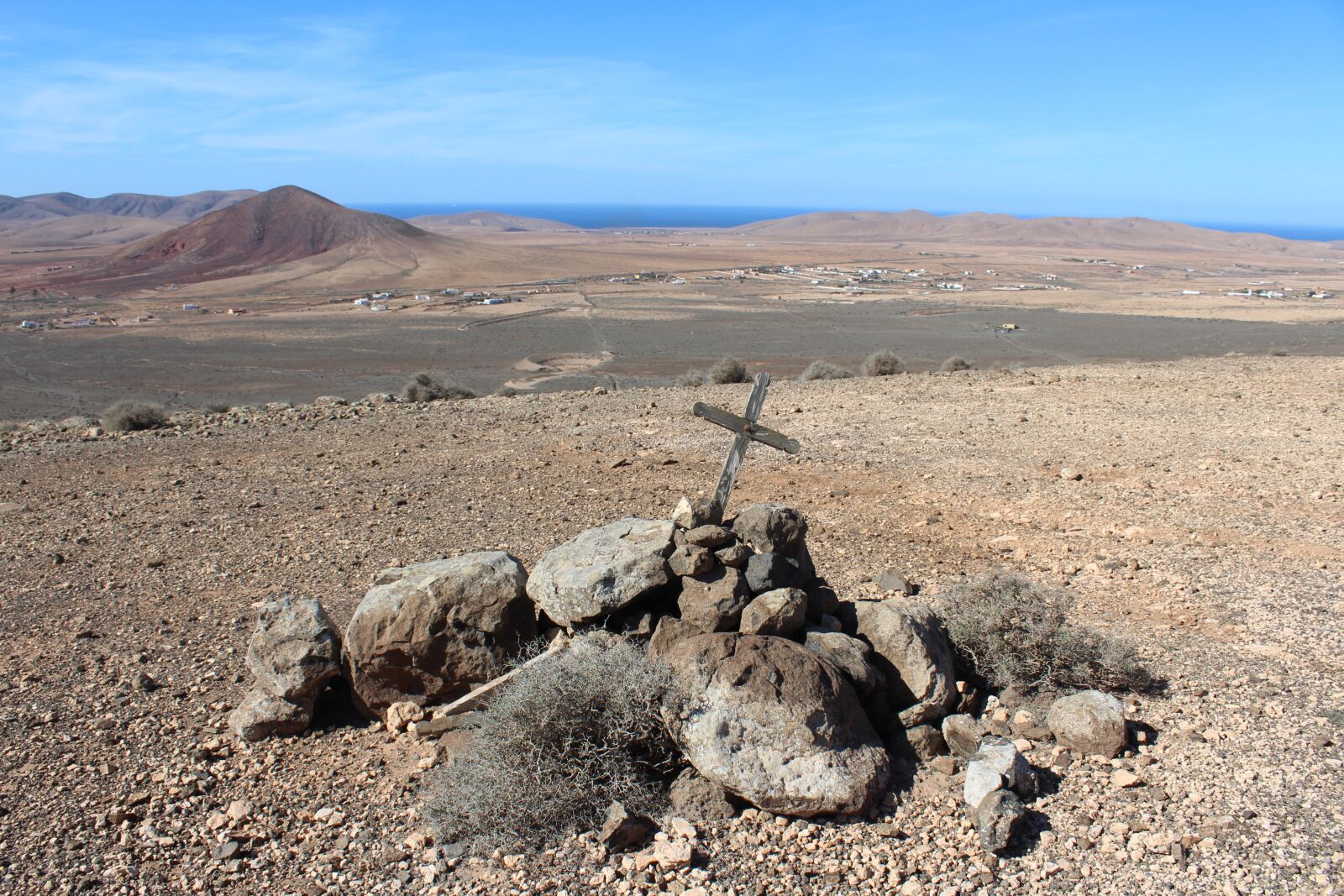 Canon EOS 1200D (EOS Rebel T5 / EOS Kiss X70 / EOS Hi) sample photo. Cross, fuerteventura, sea photography