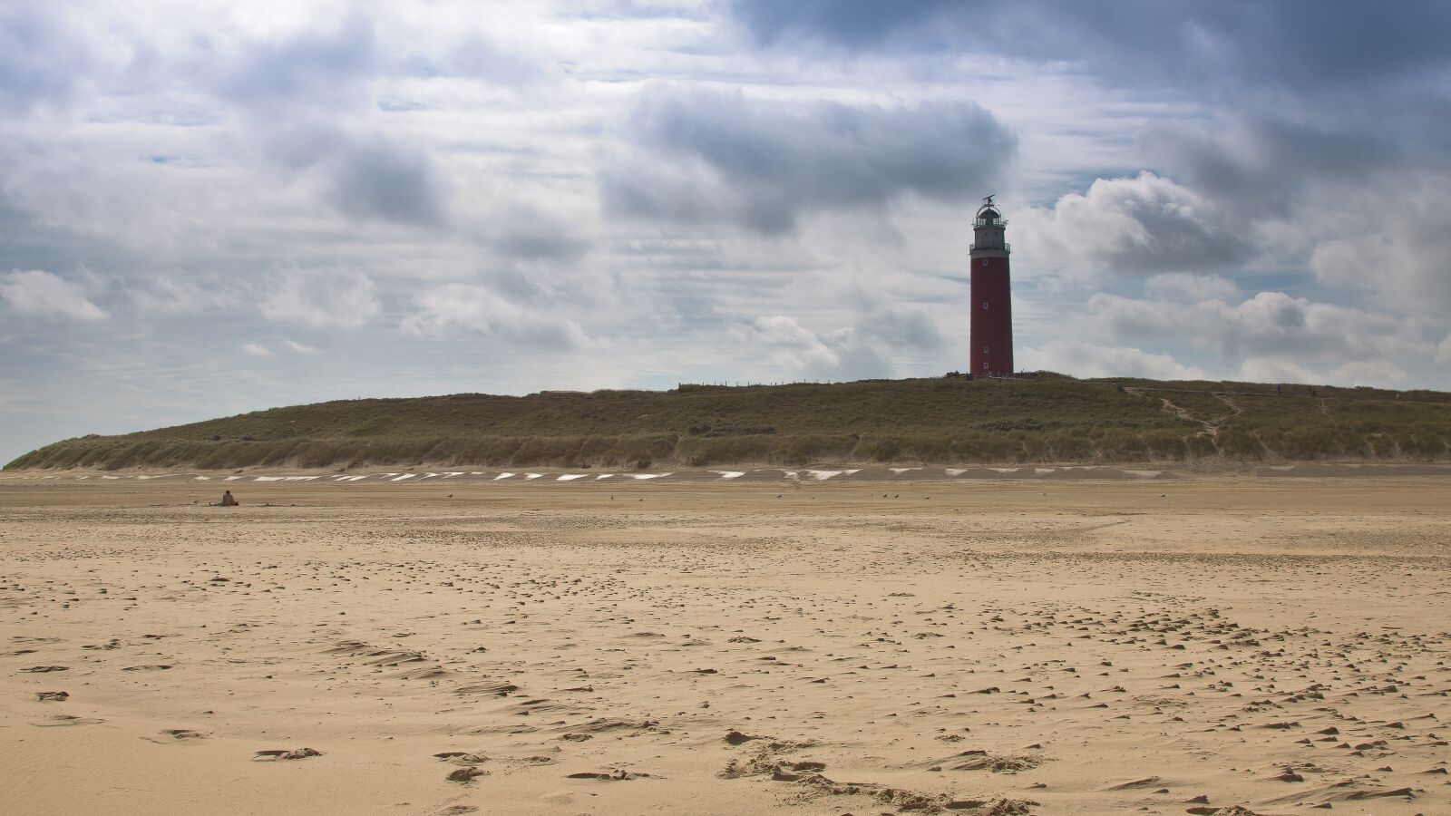 Canon EOS 50D + Canon EF 24-105mm F4L IS USM sample photo. Lighthouse, grass, dunes photography