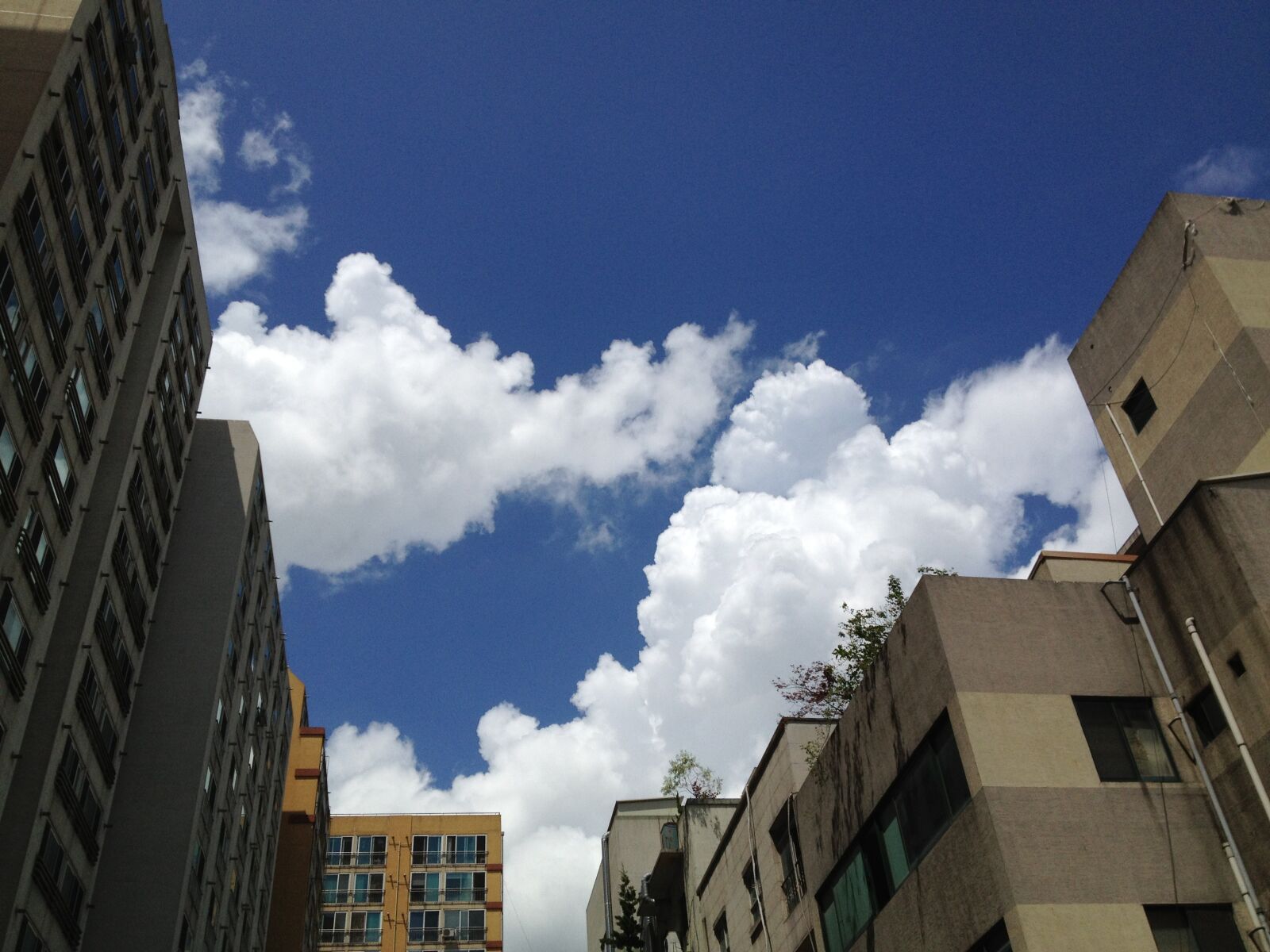 Apple iPhone 4S sample photo. Cbd, sky, parking photography