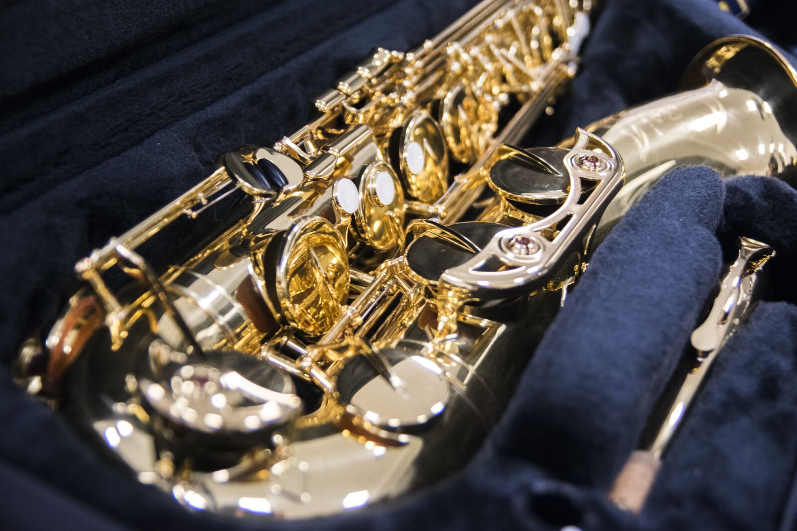 Tamron SP AF 17-50mm F2.8 XR Di II LD Aspherical (IF) sample photo. Instruments, craft, saxophone photography