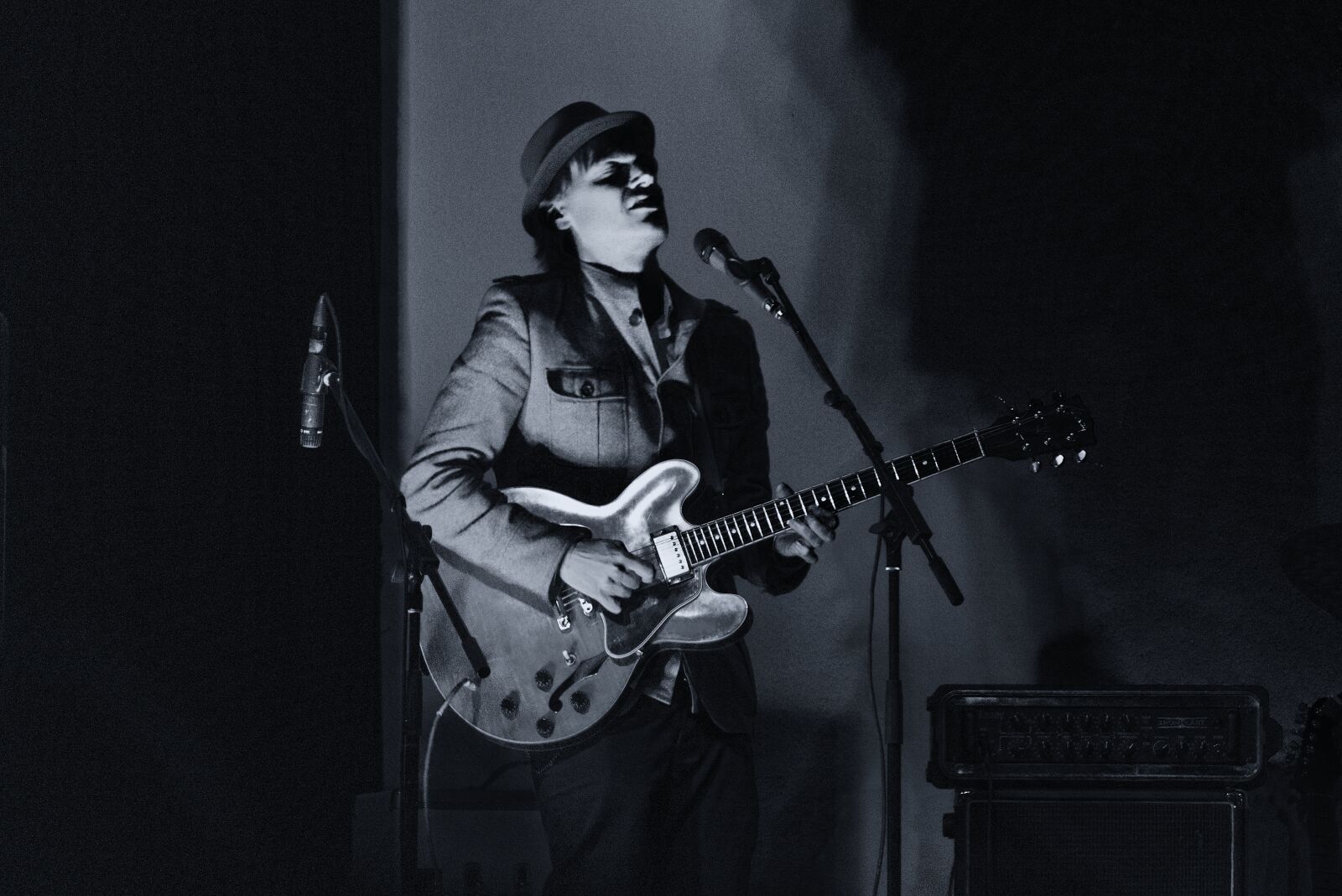 Sony E 55-210mm F4.5-6.3 OSS sample photo. Band, music, guitar photography