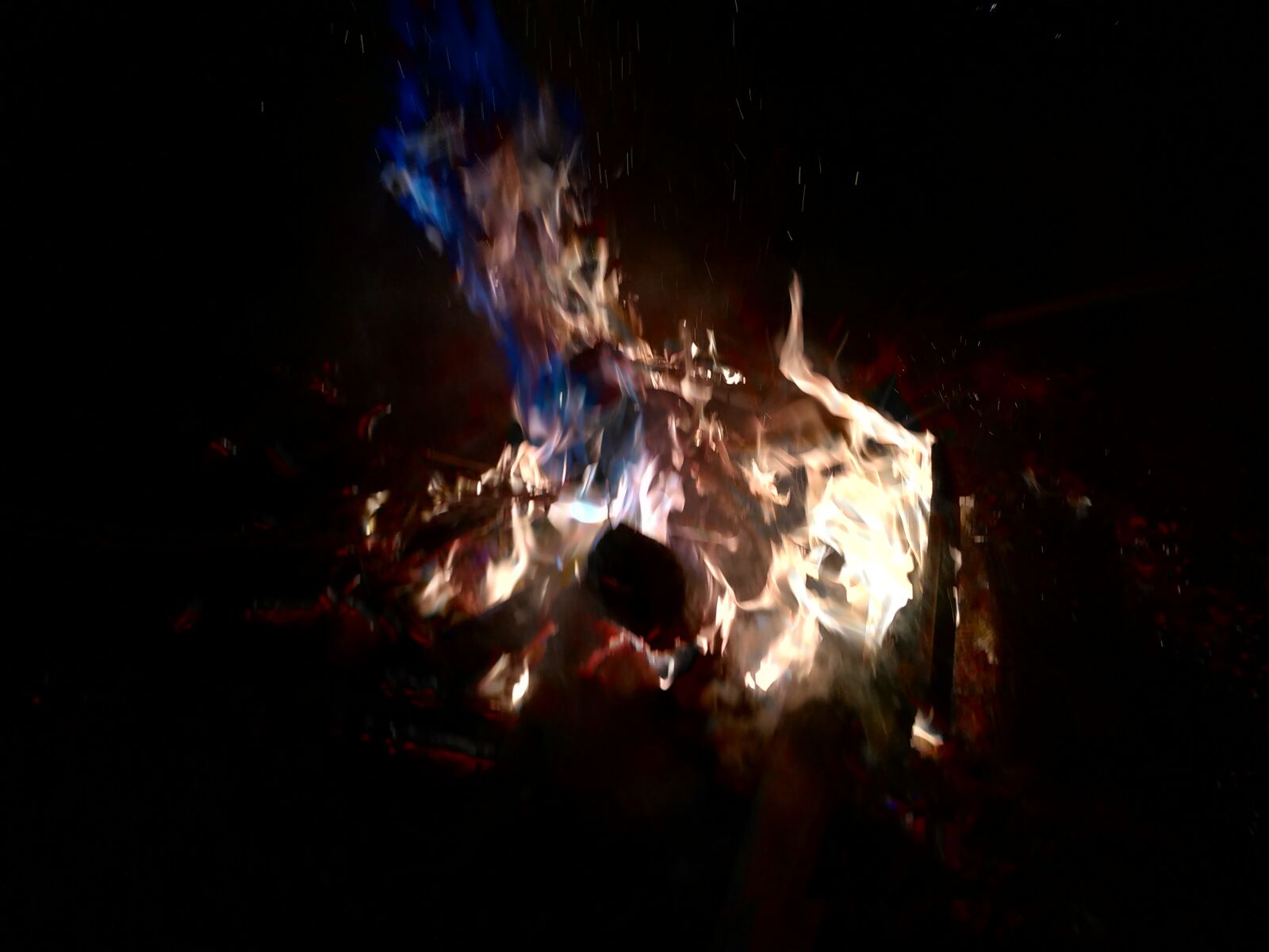 Xiaomi Redmi Note 5 sample photo. Carbon, flames, fire photography