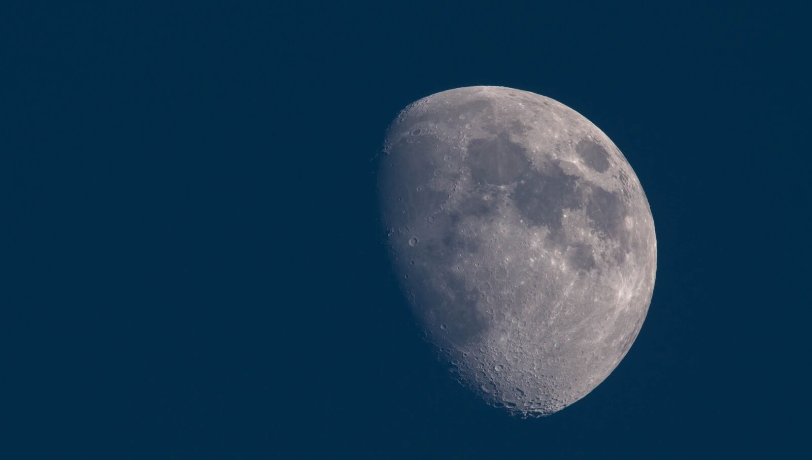 150-600mm F5-6.3 DG OS HSM | Con sample photo. Moon, moon craters, moonlight photography
