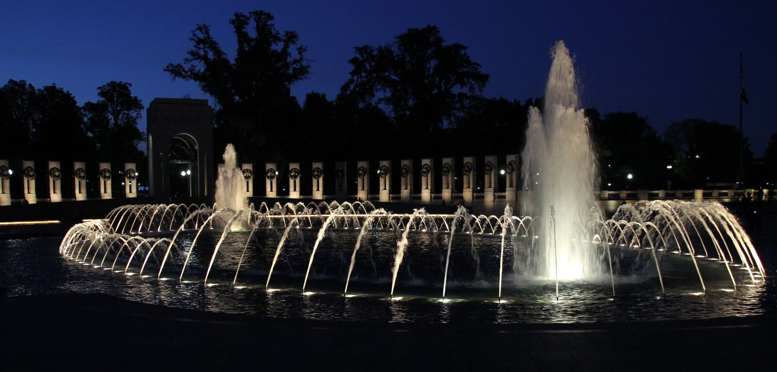Canon EOS 7D sample photo. Sunset, memorial, wwii photography