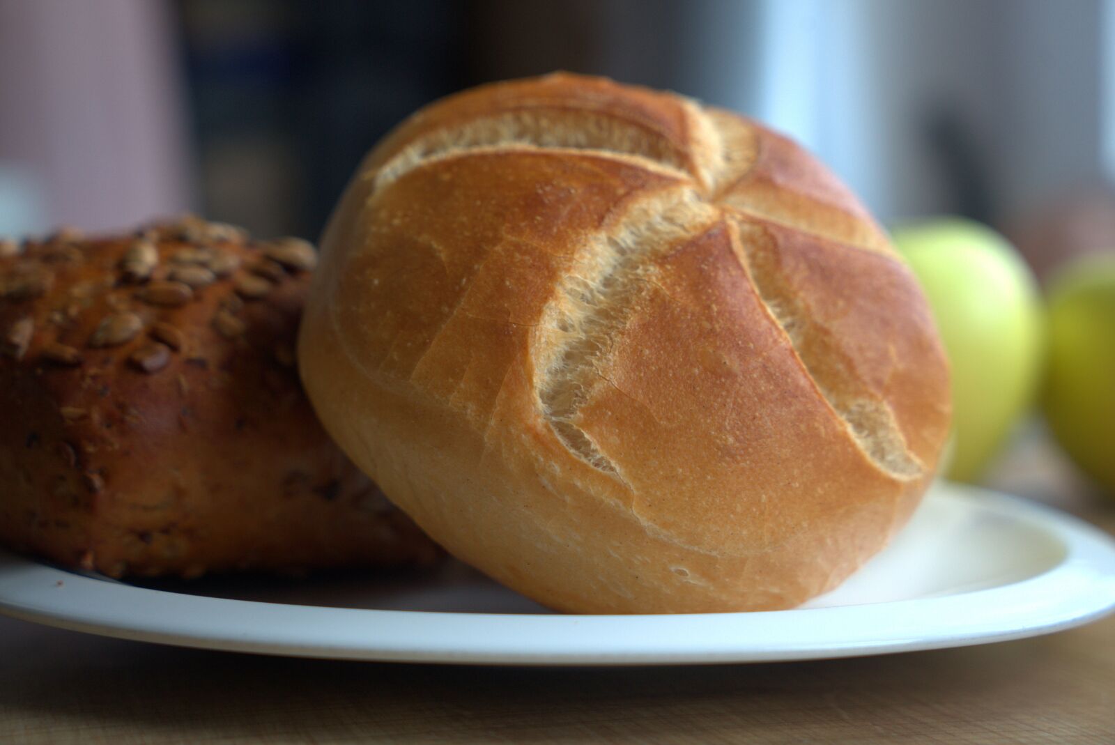 Sony a7 II + Sony Vario Tessar T* FE 24-70mm F4 ZA OSS sample photo. Roll, breakfast, bread photography