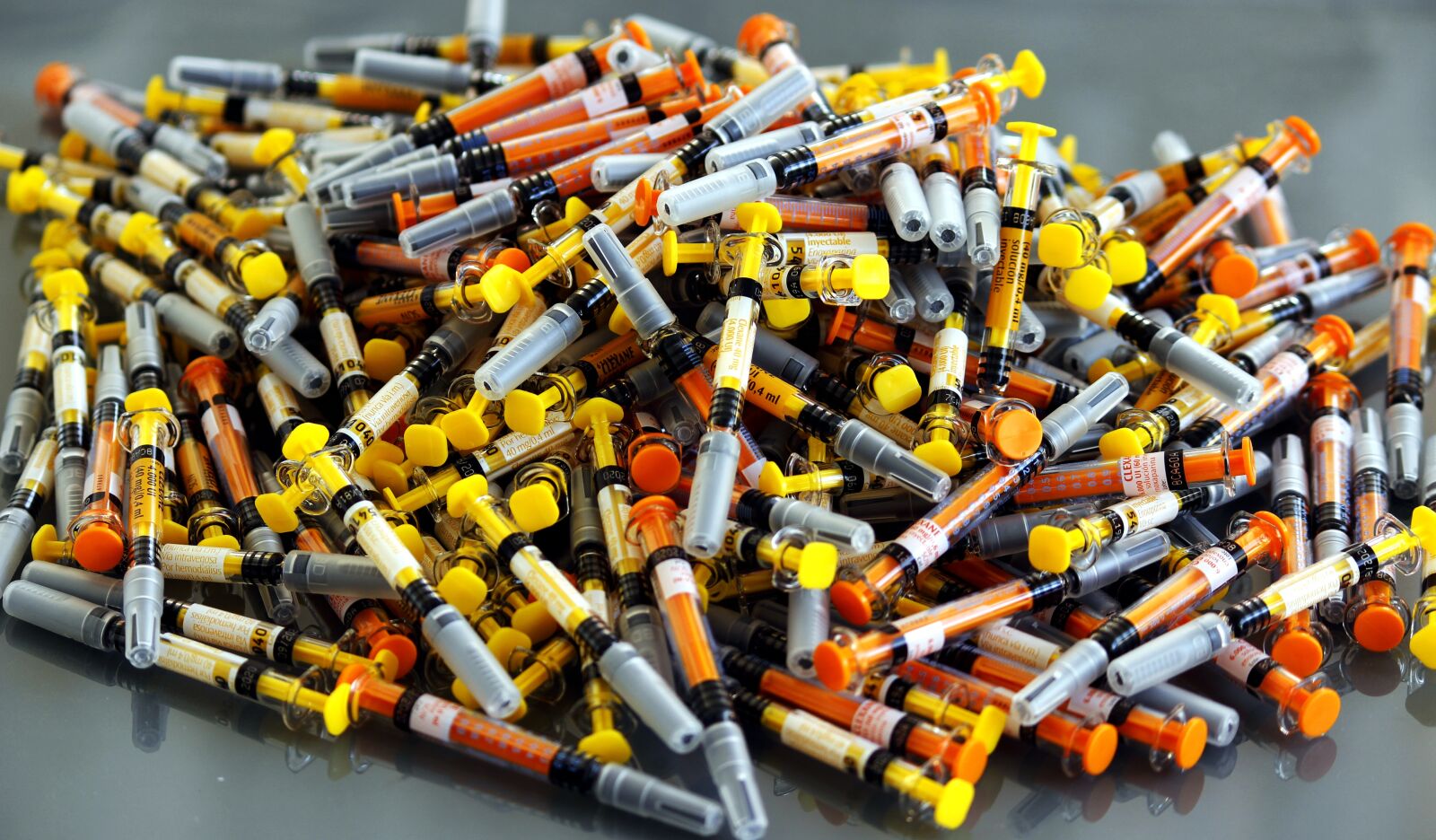 Canon EOS 600D (Rebel EOS T3i / EOS Kiss X5) sample photo. Medication, medicine, injections photography