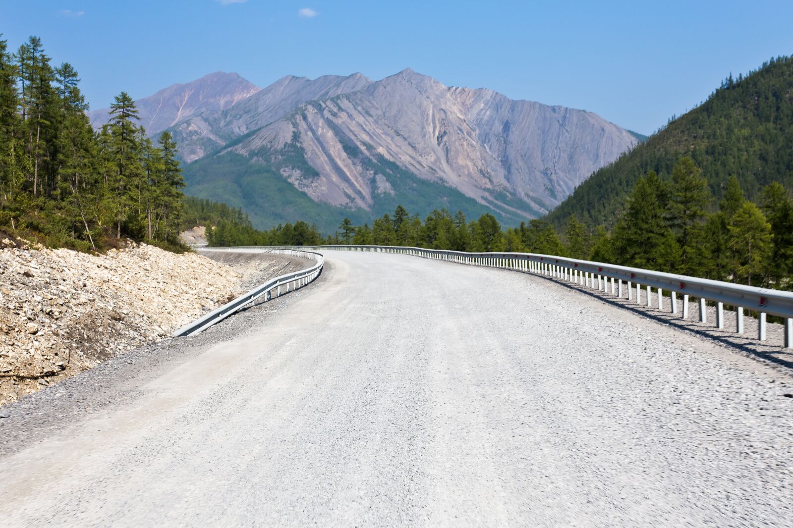 Canon EOS 6D + Canon EF 17-40mm F4L USM sample photo. Road, kolyma, mountain photography