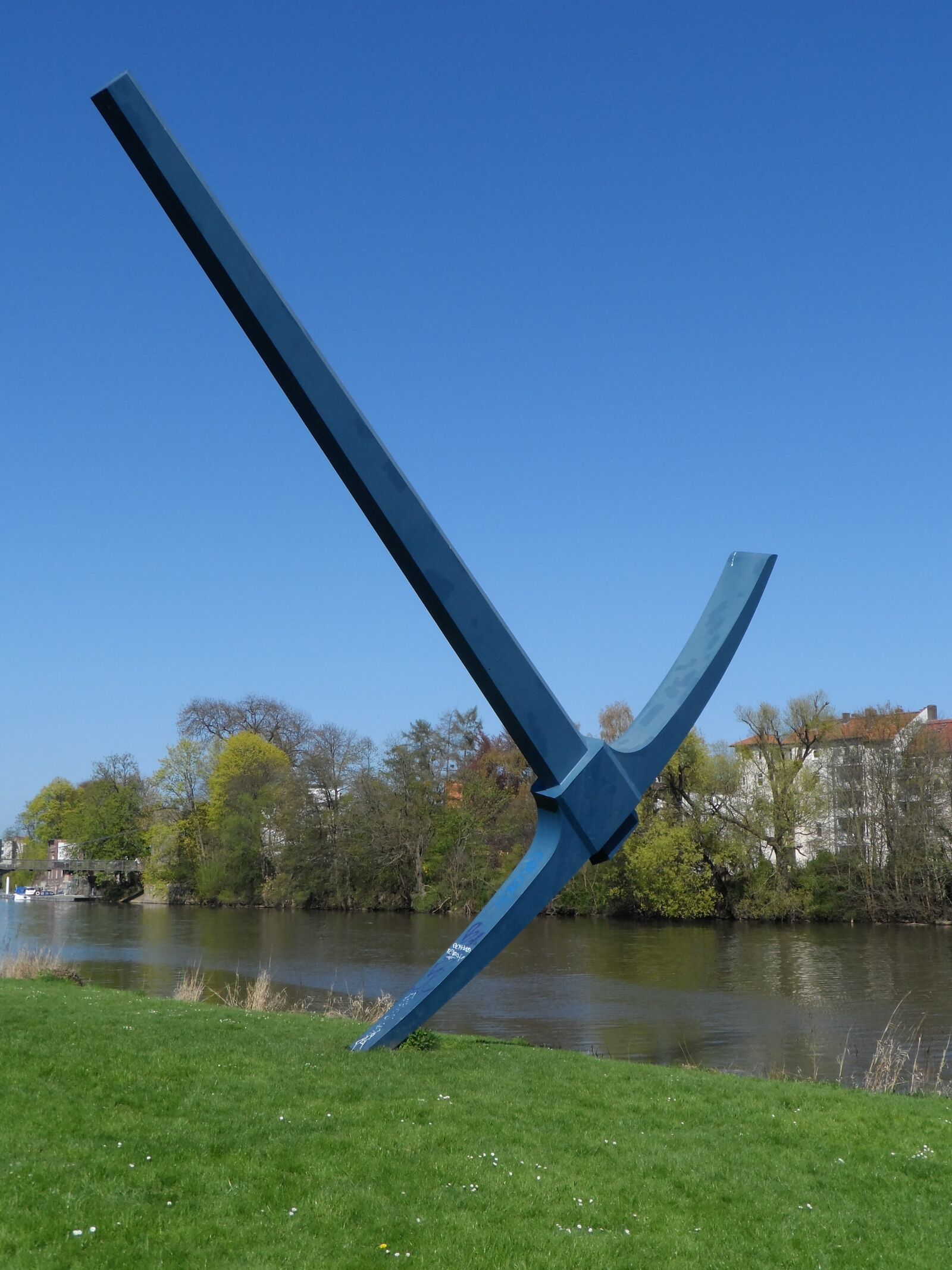 Samsung WB150 / WB150F / WB152 / WB152F / WB151 sample photo. Pickaxe, sculpture, documenta photography