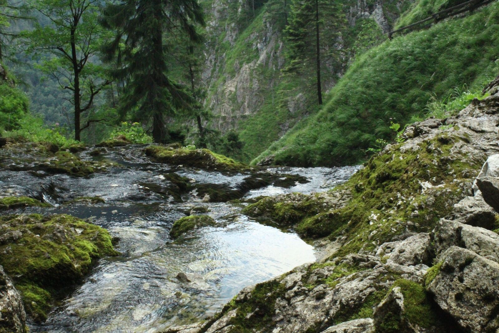 Canon EOS 1300D (EOS Rebel T6 / EOS Kiss X80) sample photo. Water, mountains, landscape photography