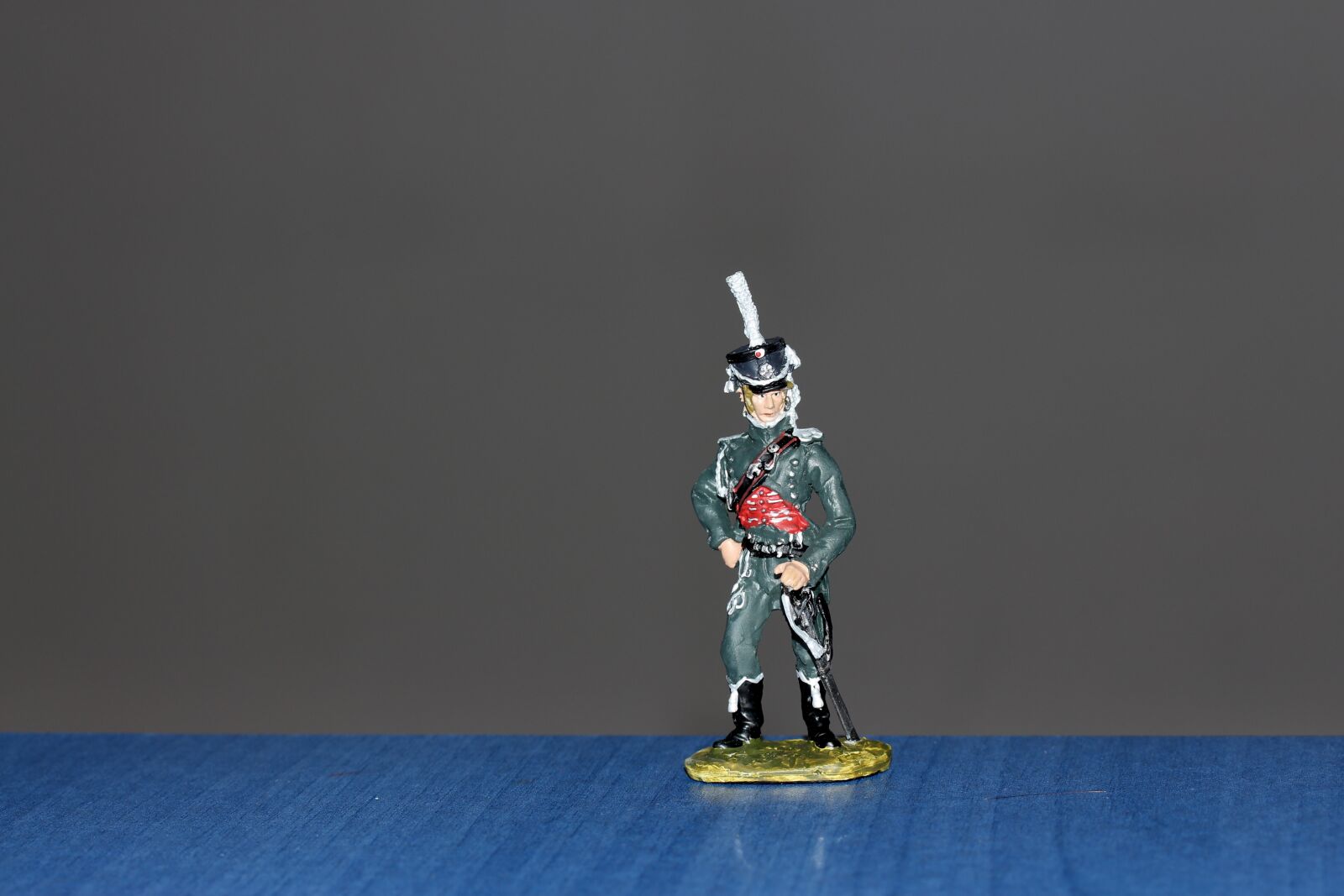 Canon EOS 700D (EOS Rebel T5i / EOS Kiss X7i) sample photo. Soldier, lead, coloring photography