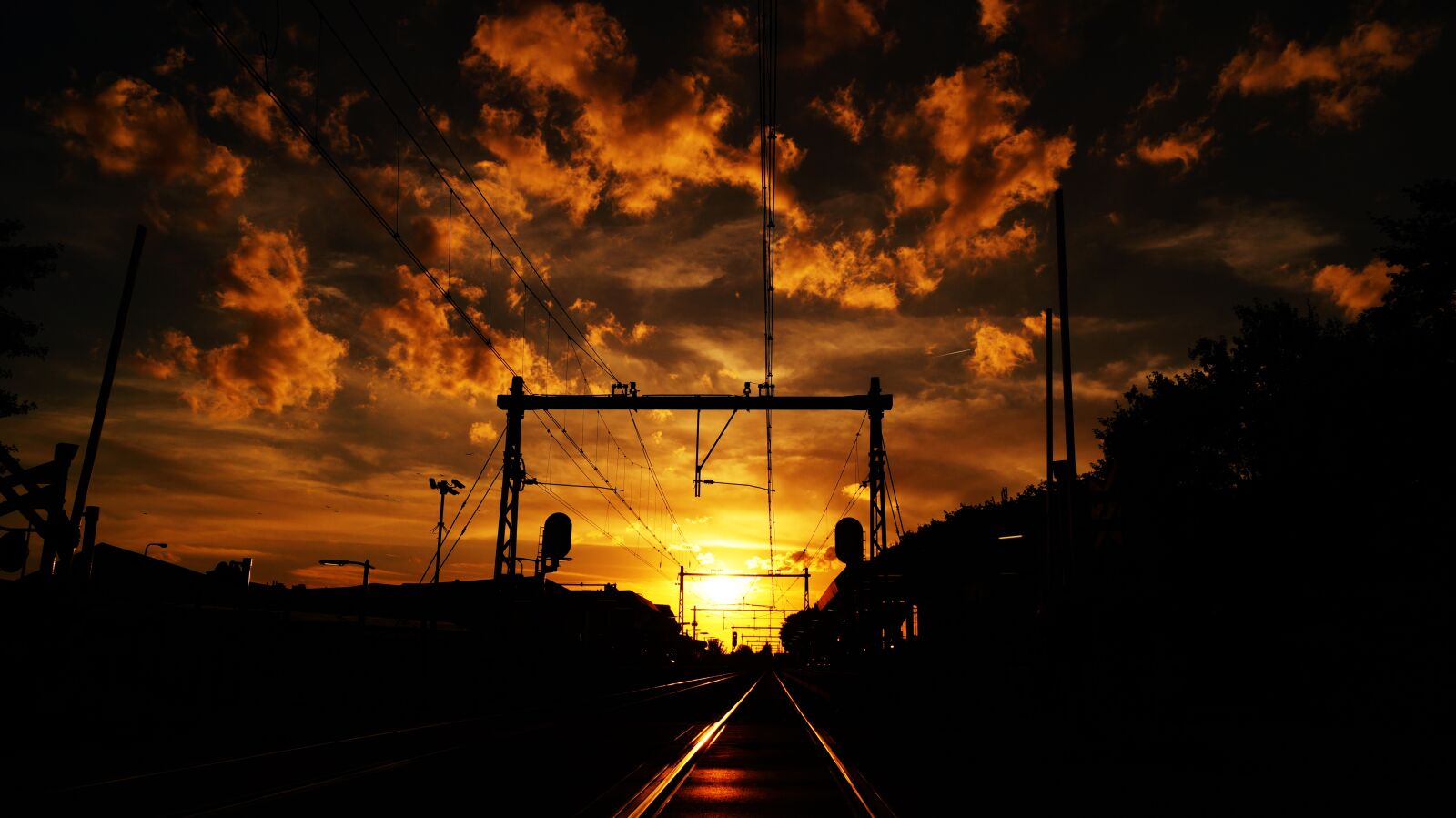 Sony DT 18-55mm F3.5-5.6 SAM II sample photo. Backlit, clouds, dark, dawn photography