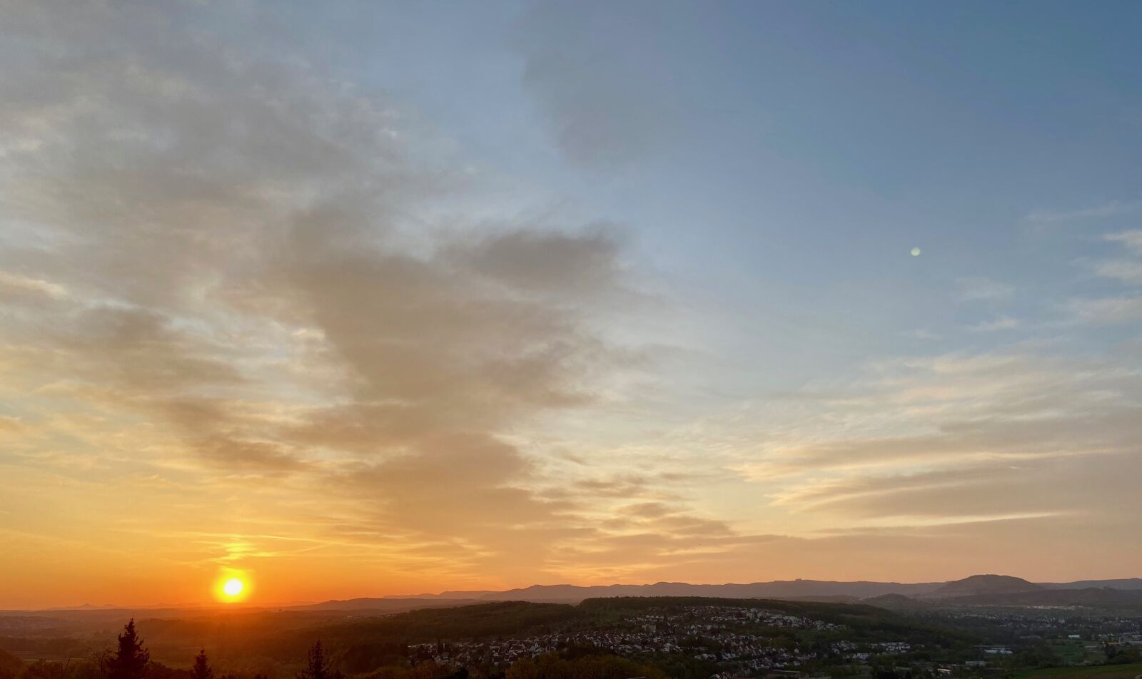 Apple iPhone 11 sample photo. Sunrise, landscape, swabian alb photography