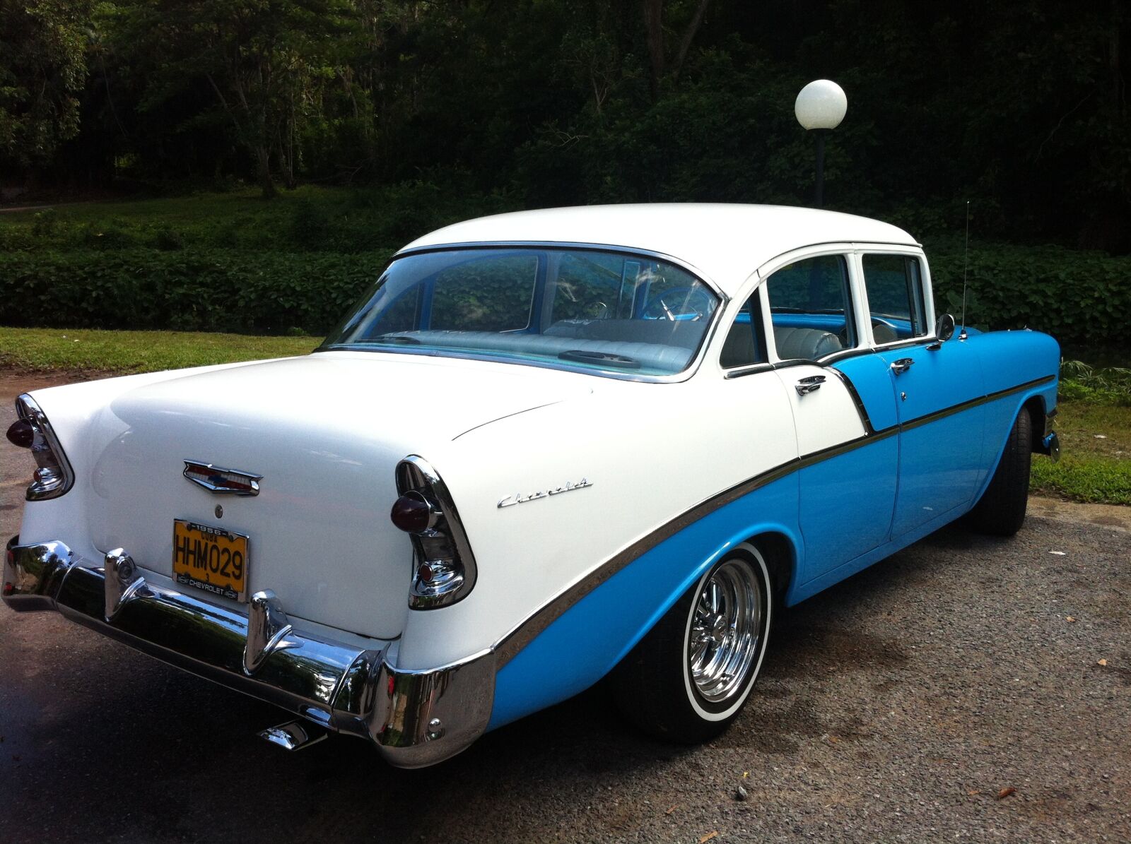 Apple iPhone 4 sample photo. Cuba, oldtimer, american car photography