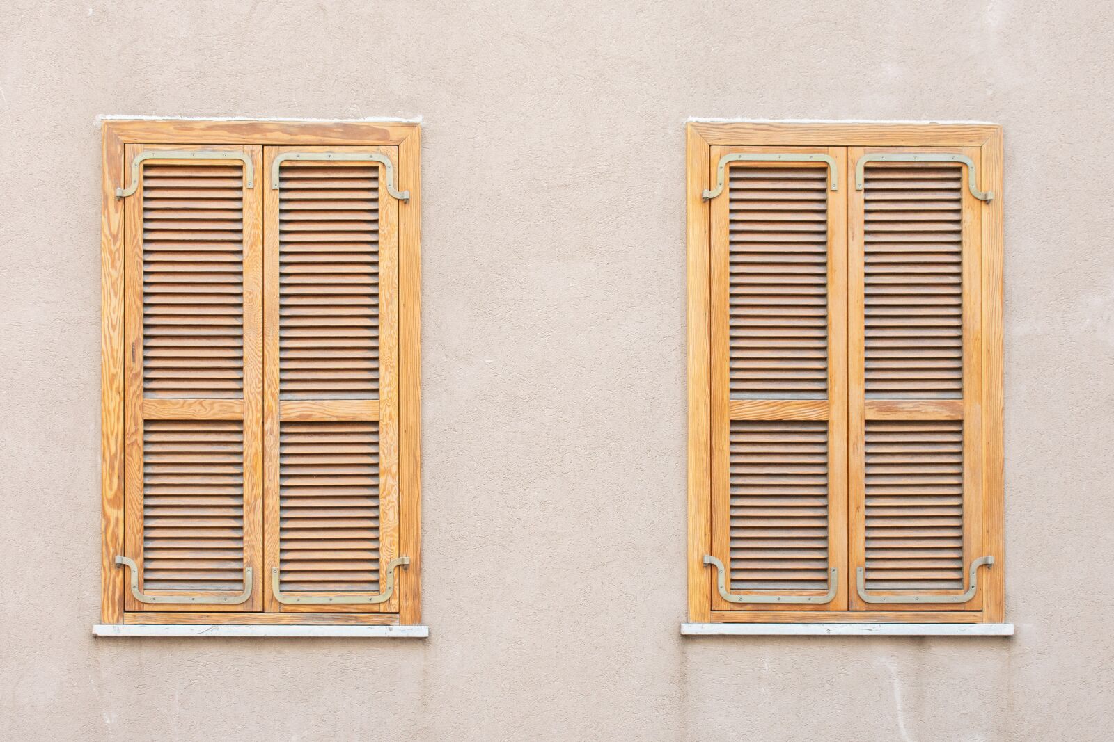 Nikon D7200 sample photo. Window, shutters, wall photography