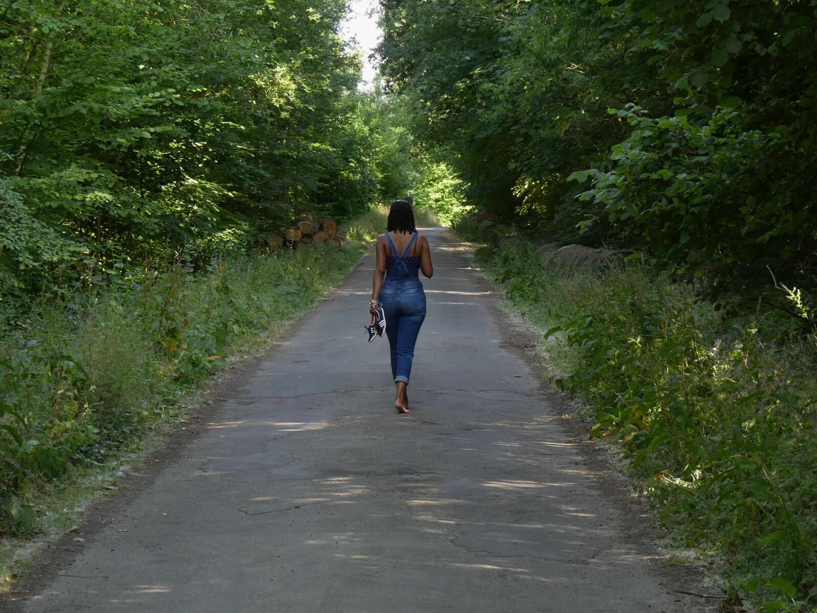 Panasonic Lumix DMC-FZ300 sample photo. Walk, mood, girl photography