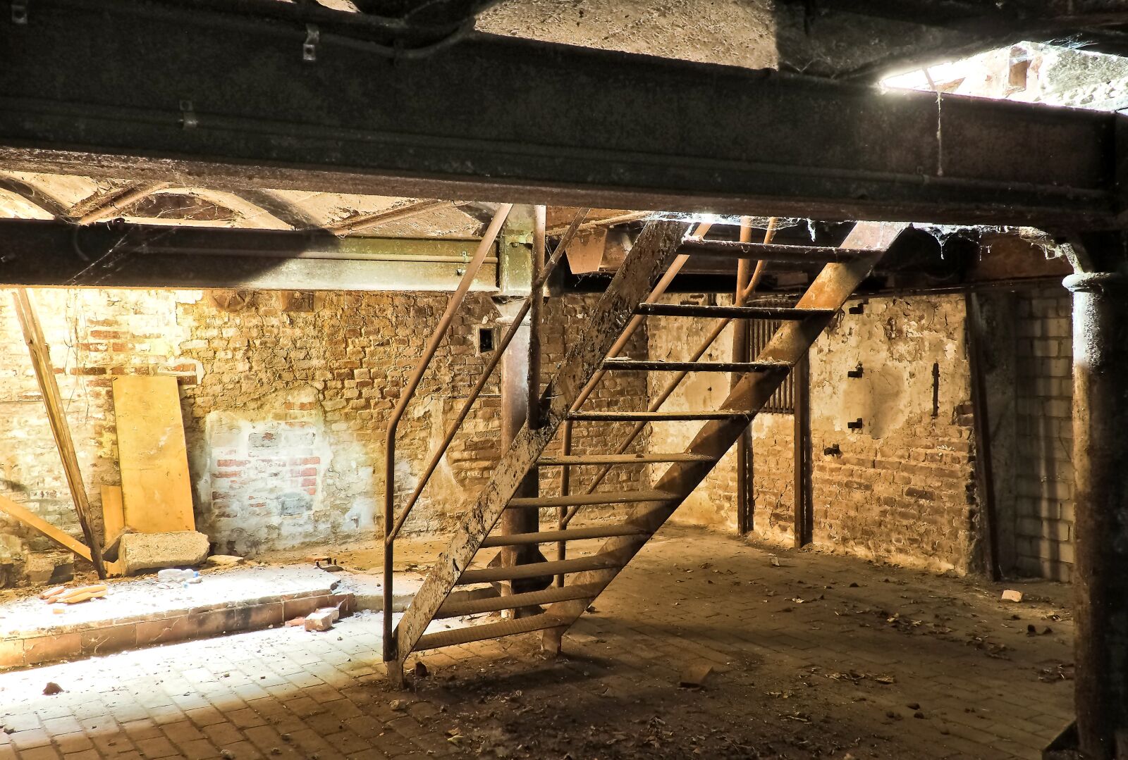 Olympus OM-D E-M10 sample photo. Lost places, rooms, abandoned photography